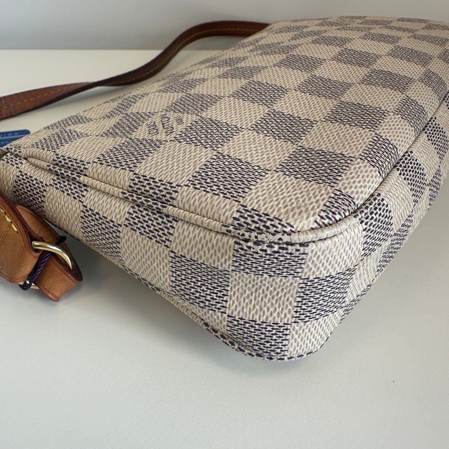 Louis Vuitton - Pochette Accessoires - Damier Azur coated canvas with natural cowhide leather trim - White with natural cowhide leather - (mini)