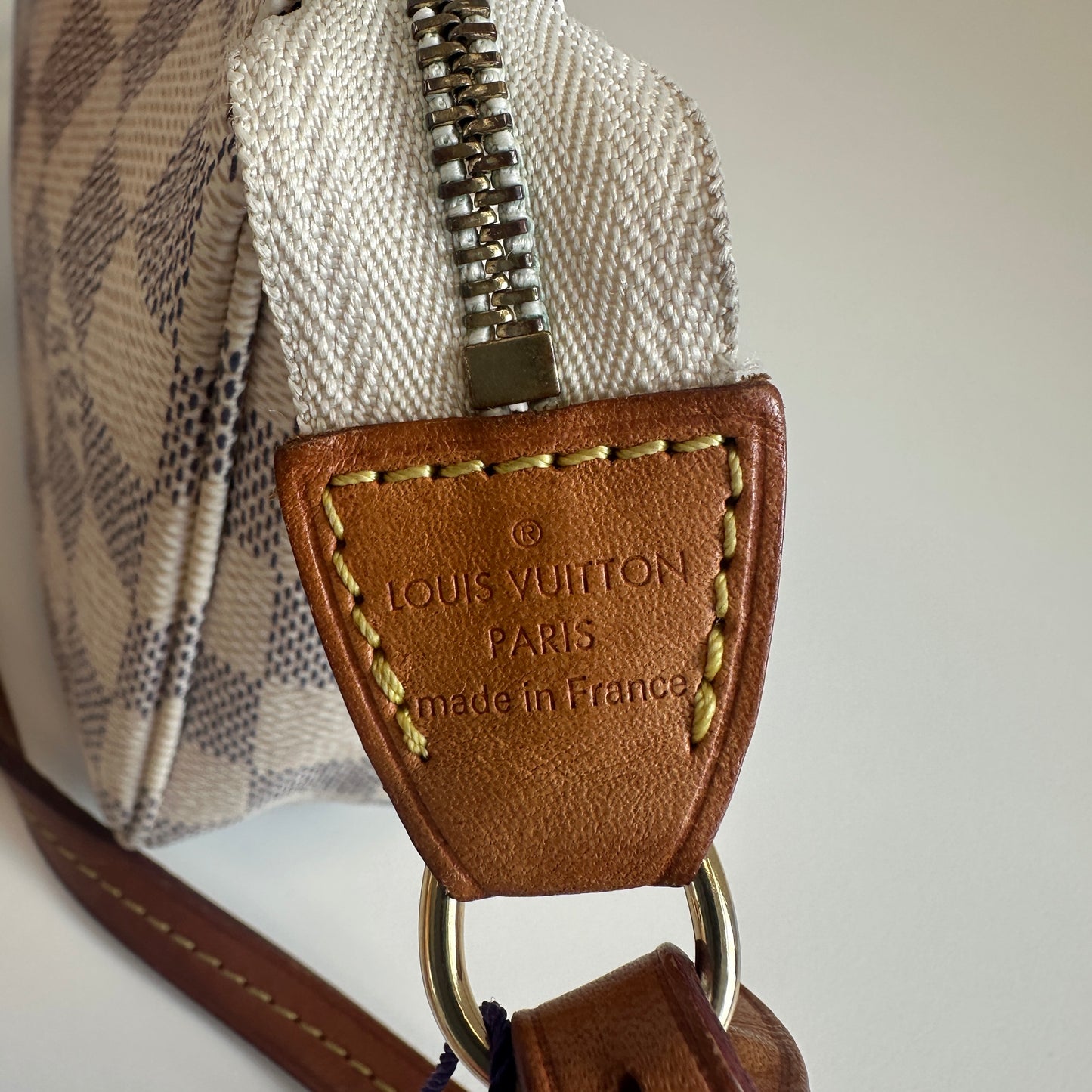 Louis Vuitton - Pochette Accessoires - Damier Azur coated canvas with natural cowhide leather trim - White with natural cowhide leather - (mini)