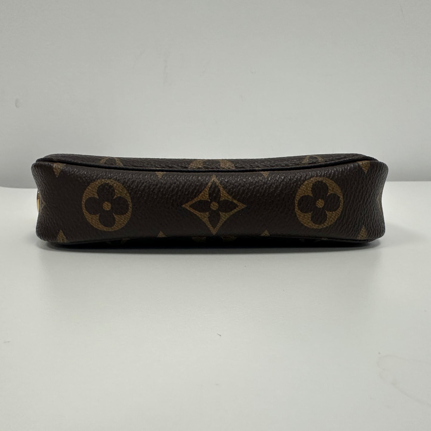 Louis Vuitton - Mini Pochette Accessoires - Monogram coated canvas with Vachetta leather trim - Brown - (mini)