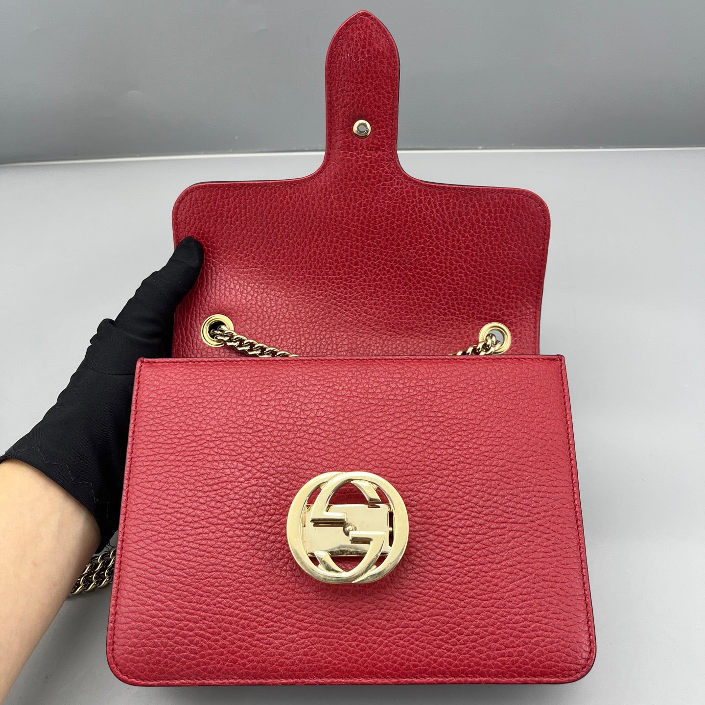 Gucci - Interlocking G Flap Shoulder Bag - Grained leather - Red - (small)