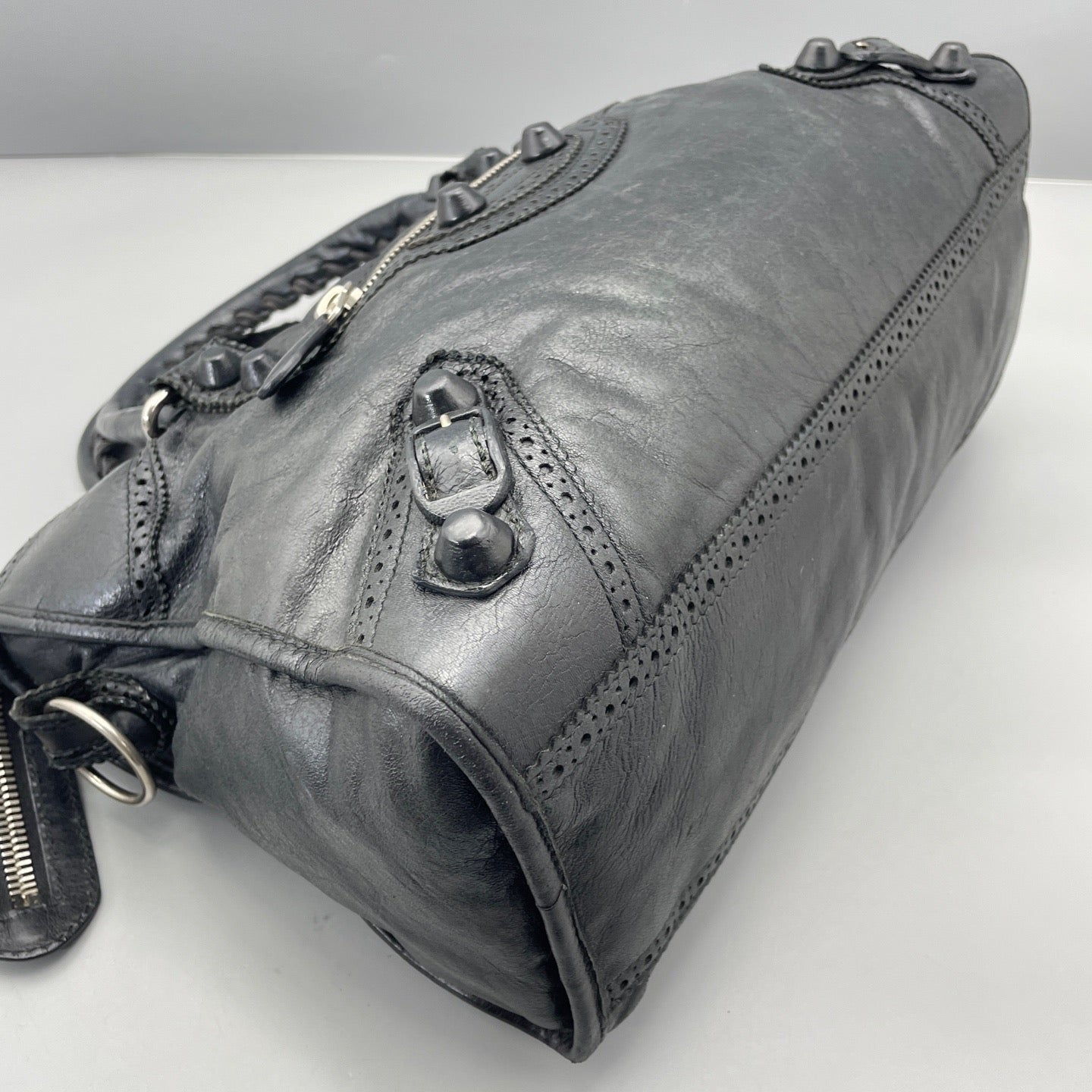 Balenciaga - City - Distressed lambskin leather - Black - (Medium)