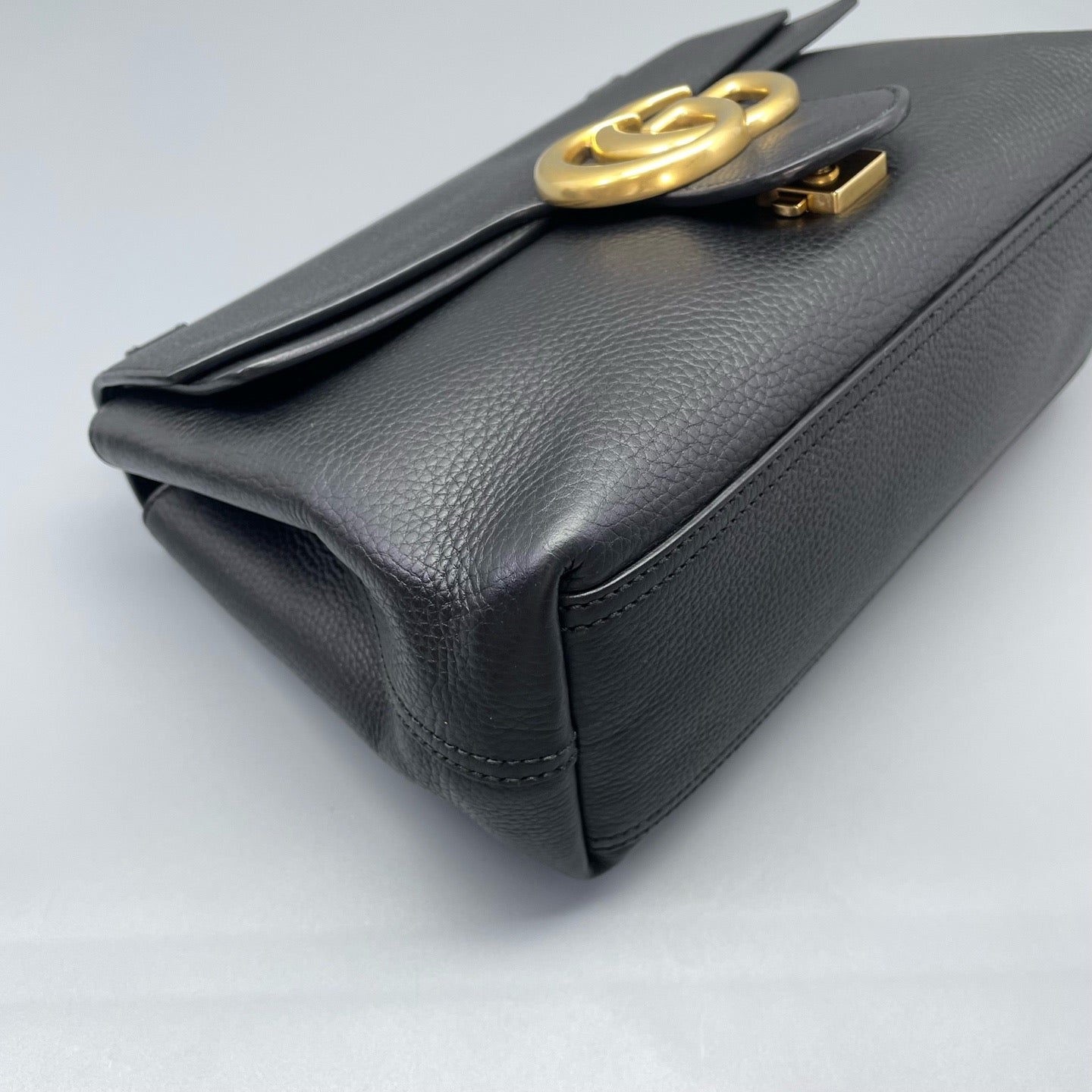 Gucci - Marmont Messenger Bag - Leather - Black - (Medium)