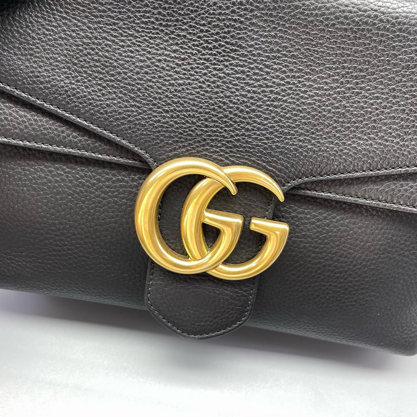 Gucci - Marmont Messenger Bag - Leather - Black - (Medium)