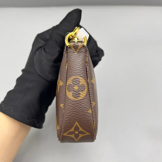 Louis Vuitton - Mini Pochette Accessoires - Monogram coated canvas with Vachetta leather trim - Brown - (mini)