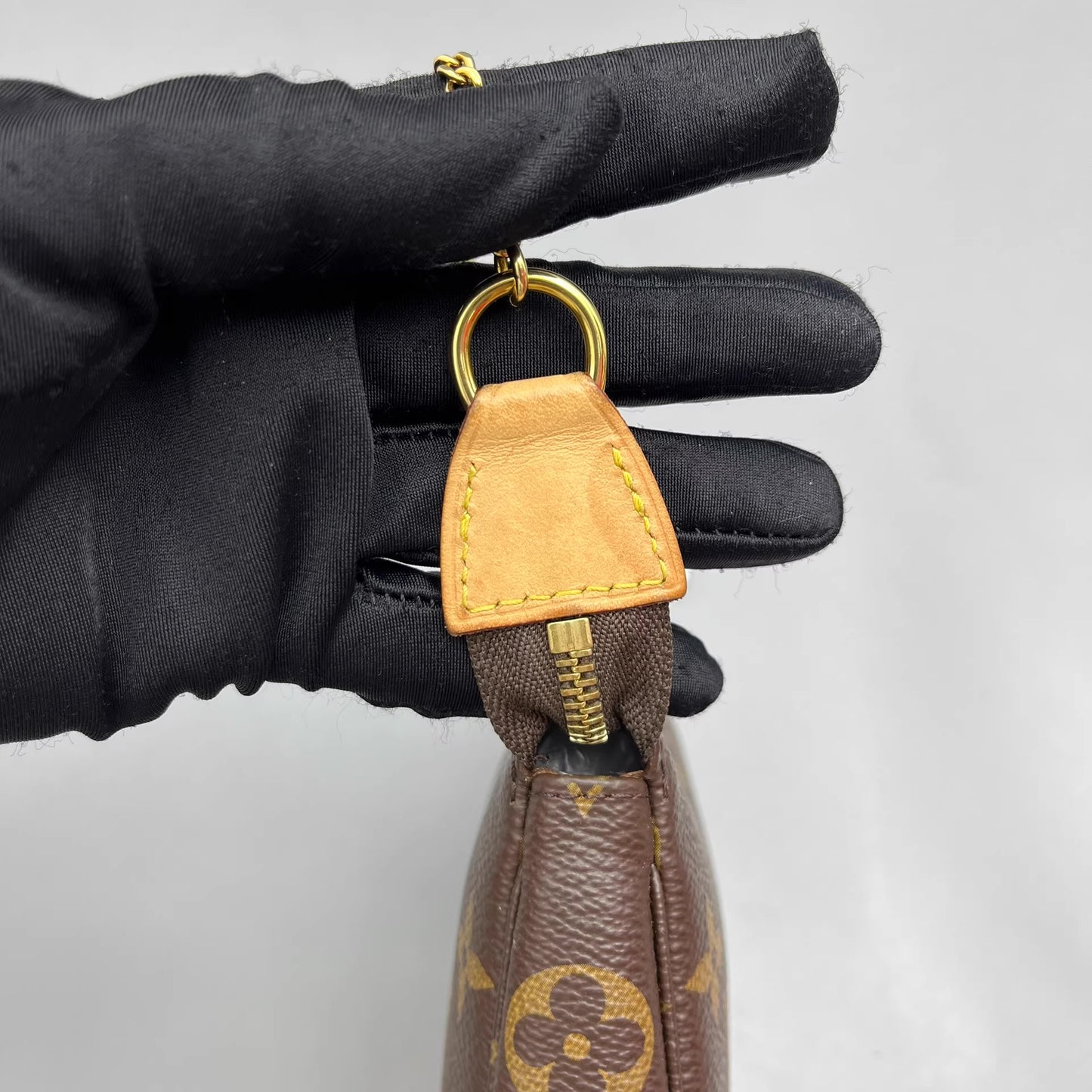 Louis Vuitton - Mini Pochette Accessoires - Monogram coated canvas with Vachetta leather trim - Brown - (mini)