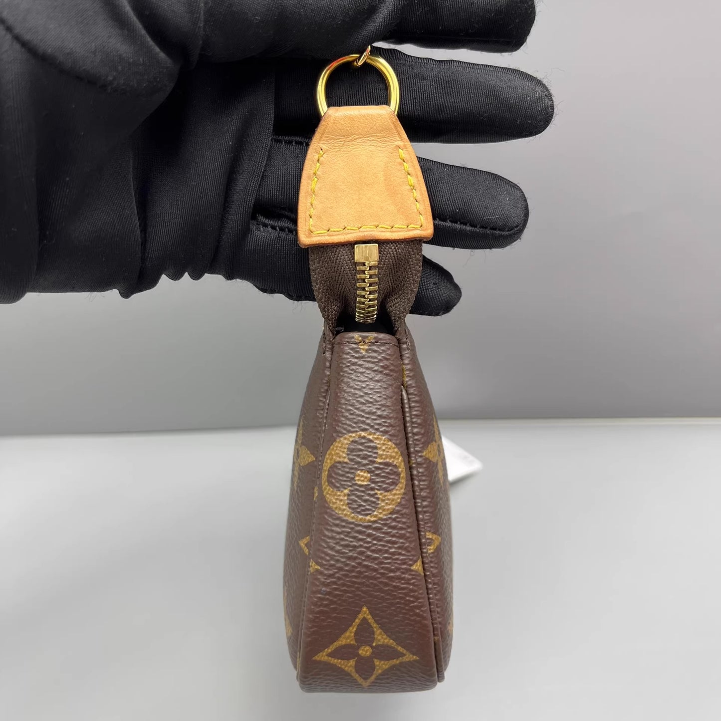 Louis Vuitton - Mini Pochette Accessoires - Monogram coated canvas with Vachetta leather trim - Brown - (mini)