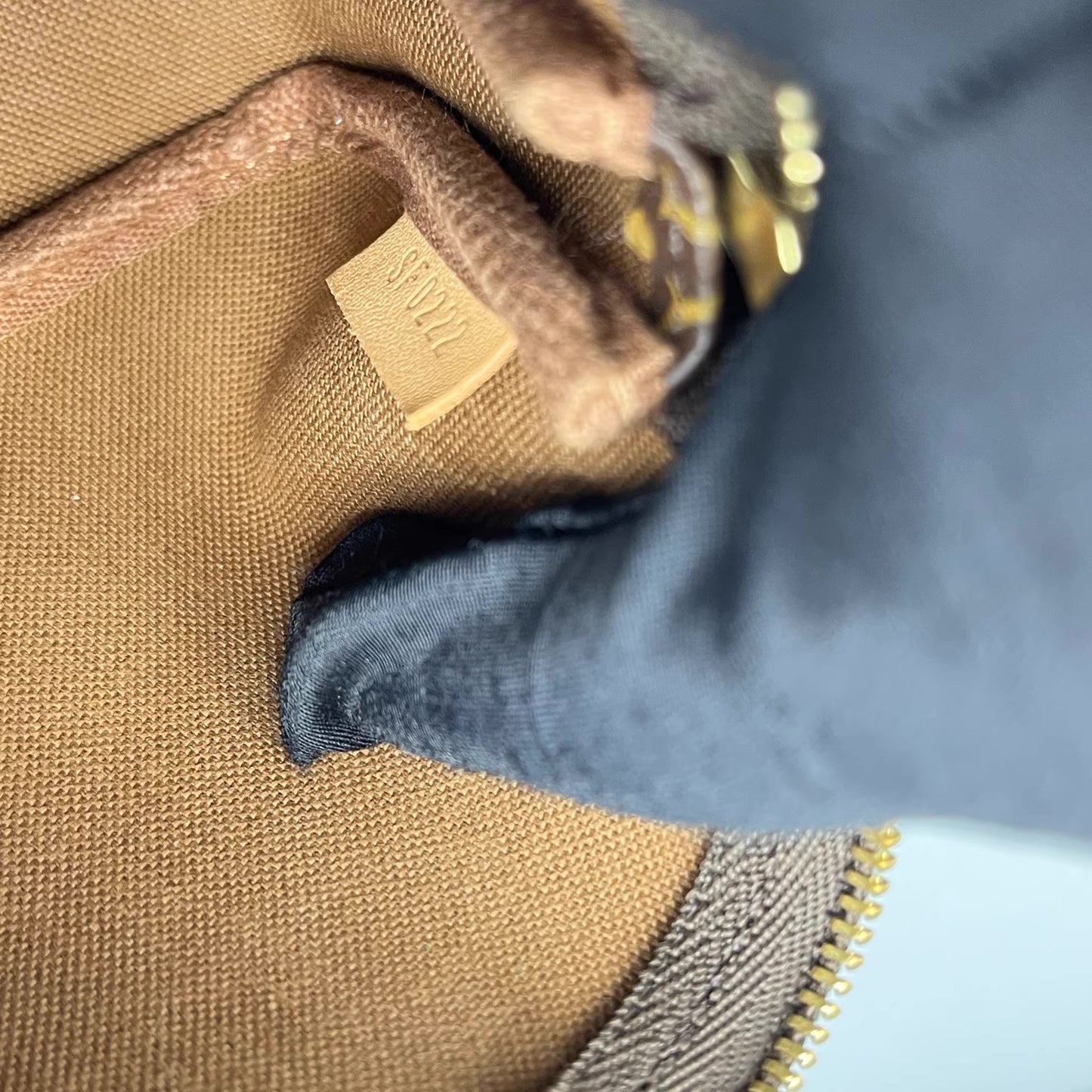 Louis Vuitton - Mini Pochette Accessoires - Monogram coated canvas with Vachetta leather trim - Brown - (mini)