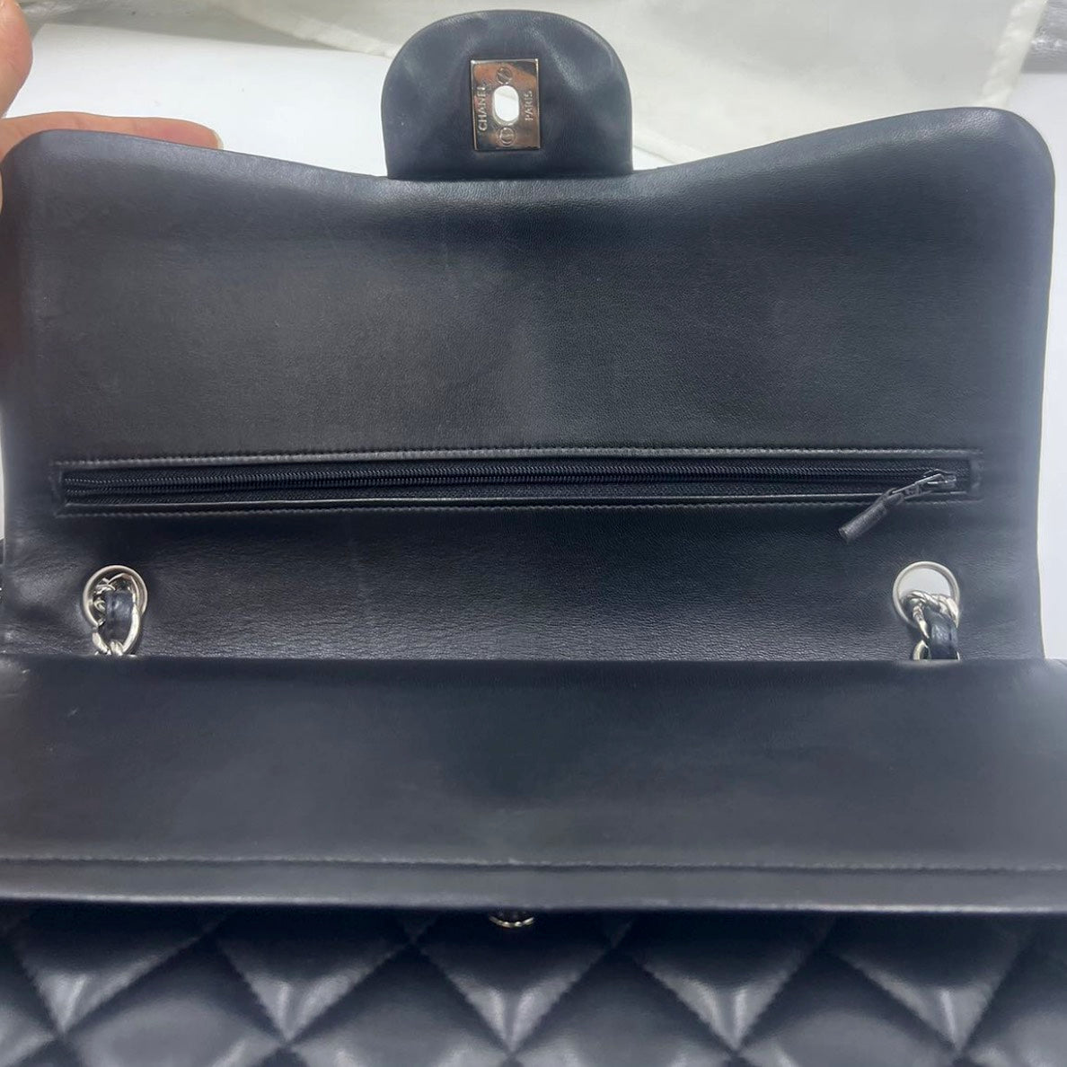 Chanel - Classic Flap - Lambskin leather - Black - (Medium)