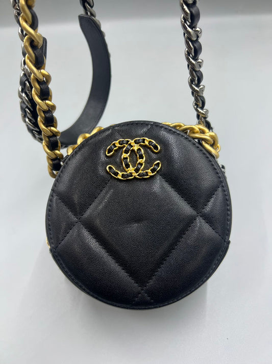 Chanel - Round Vanity Case with Chain - Grained calfskin leather - Black with Gold-Tone and Silver-Tone Hardware - (Mini)