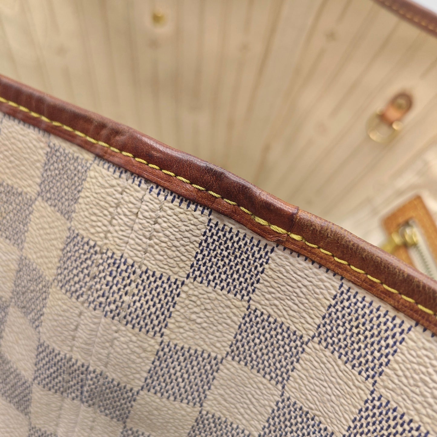 Louis Vuitton - Neverfull MM - Damier Azur coated canvas with natural cowhide leather trim - White - (medium)