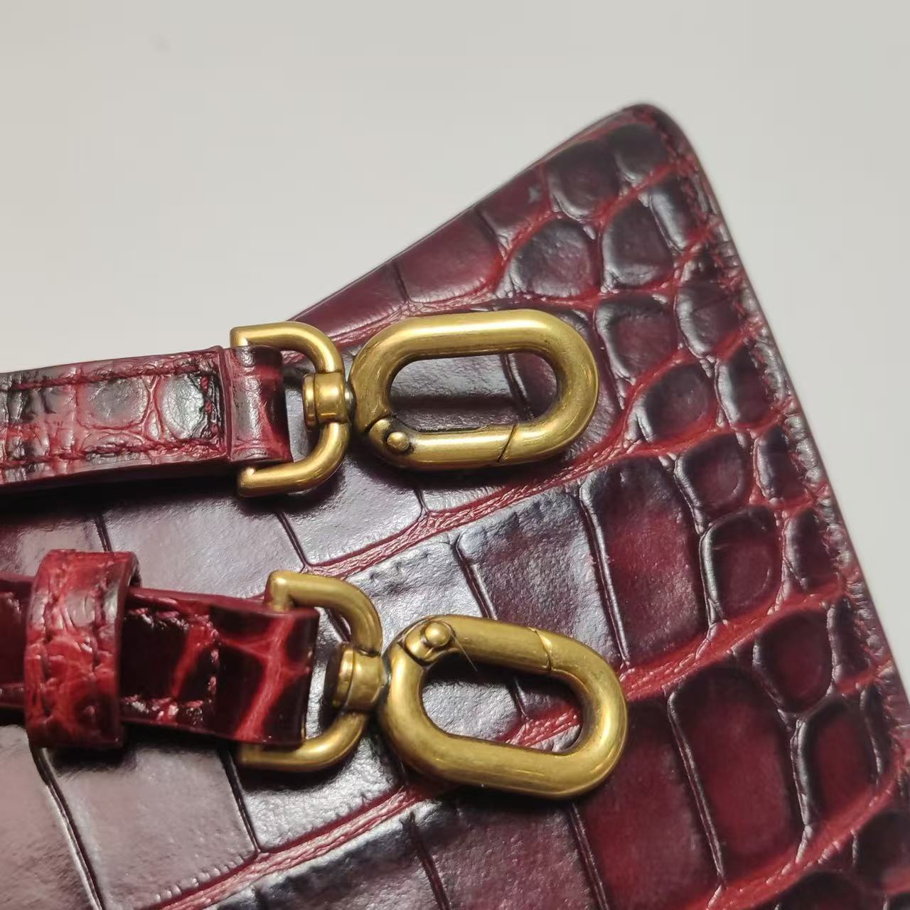 Balenciaga - Hourglass - Crocodile-embossed leather - Burgundy with Gold-Tone Hardware - (Small)