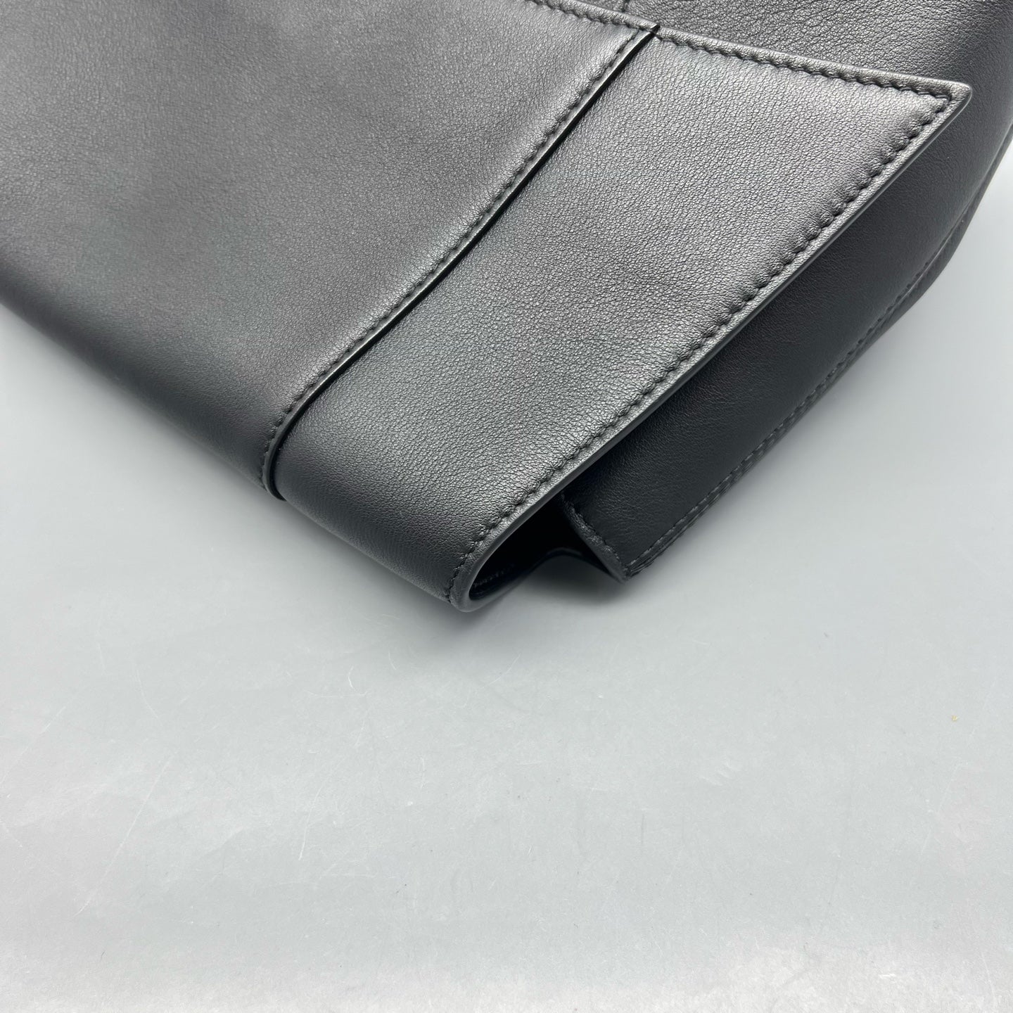 Balenciaga - Hourglass - Leather - Black - (medium)
