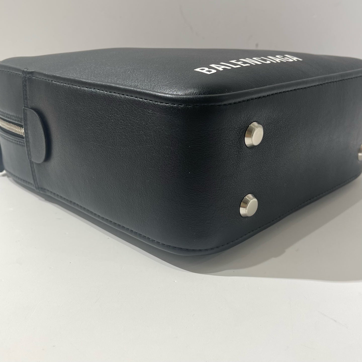Balenciaga - Triangle - Leather - Black - (small)