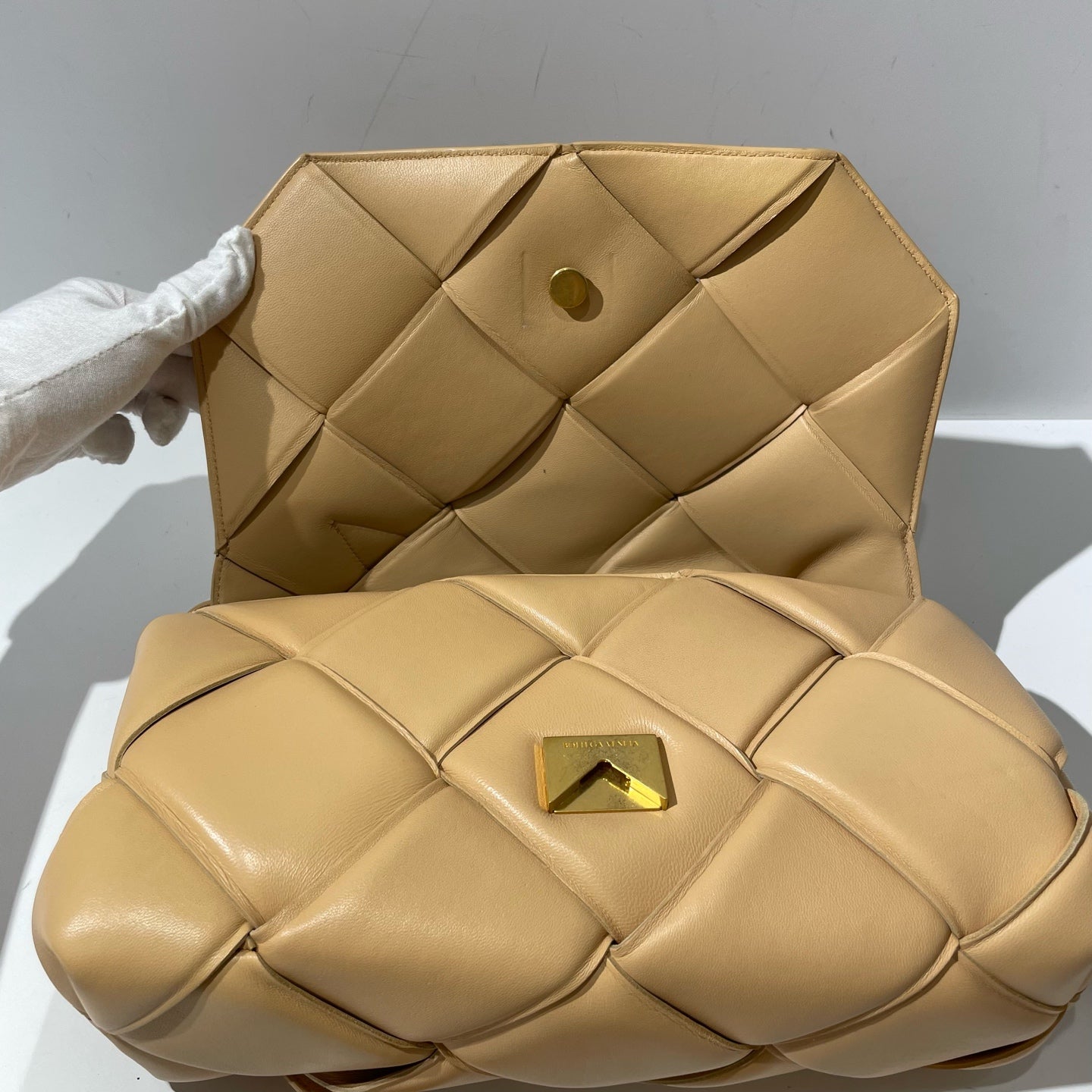 Bottega Veneta - Cassette - Leather - Beige - (medium)