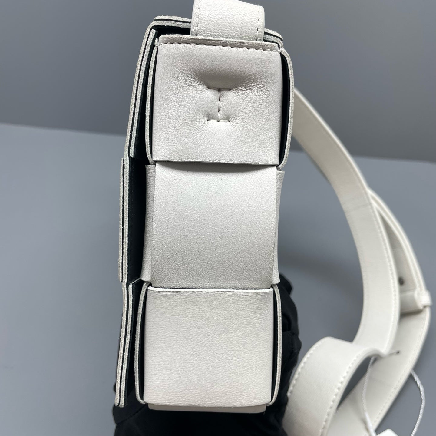 Bottega Veneta - Cassette - Leather - White - (medium)
