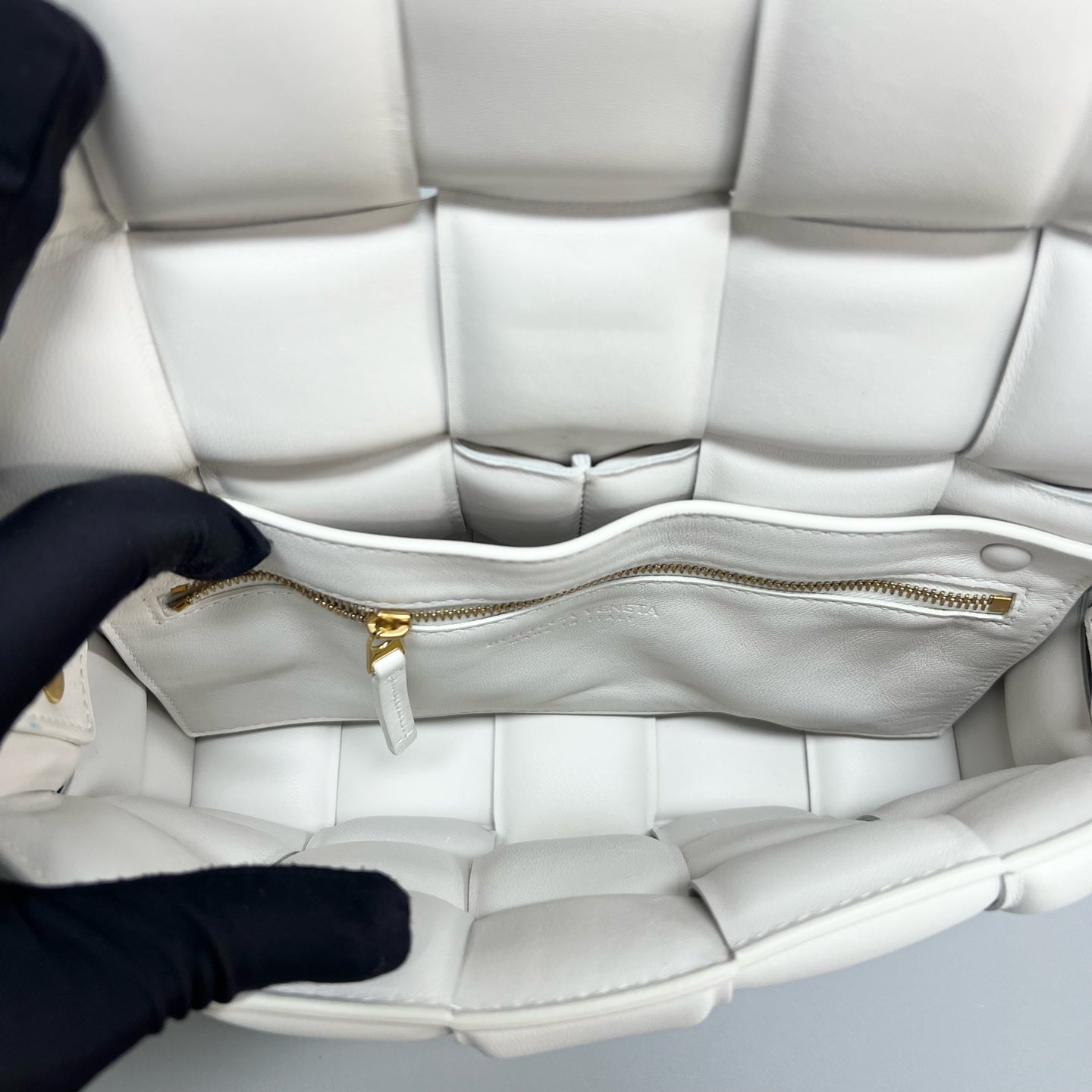 Bottega Veneta - Cassette - Leather - White - (medium)