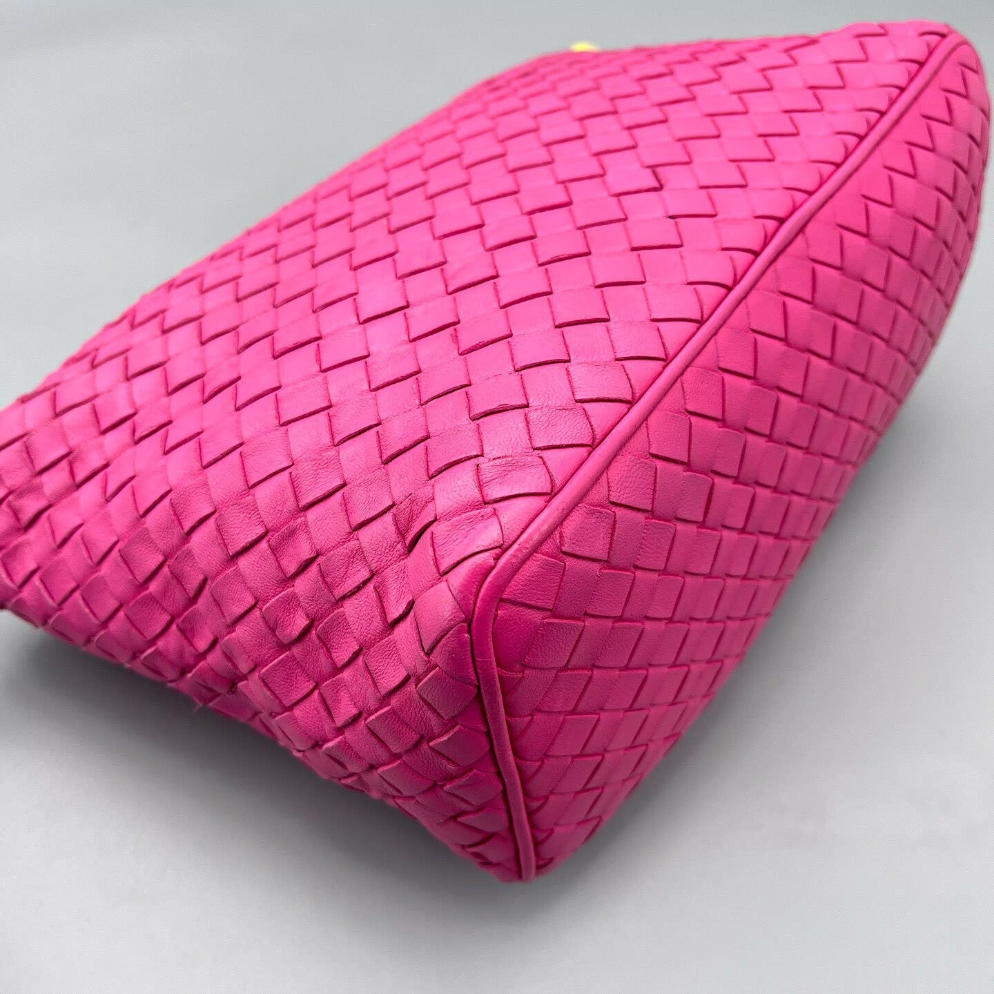 Bottega Veneta - Intrecciato Woven Shoulder Bag - Lambskin leather - Pink - (Small)
