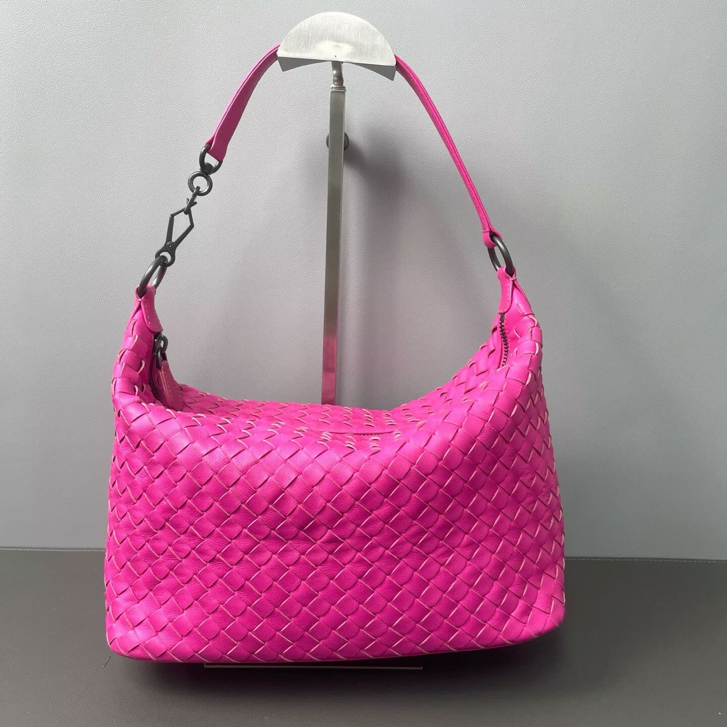 Bottega Veneta - Small Woven Hobo Bag - Lambskin leather - Pink - (Small)