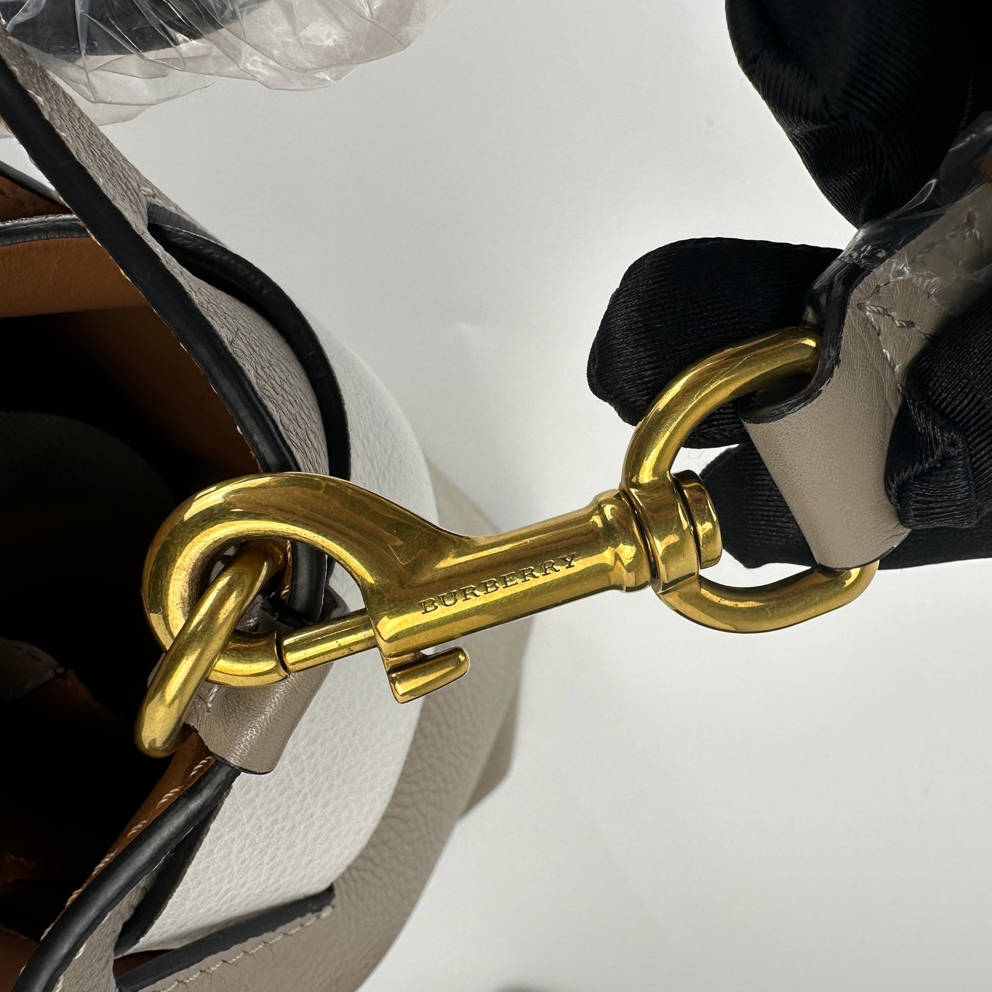 Burberry - The Belt - Grained leather - Beige with White Accents - (medium)