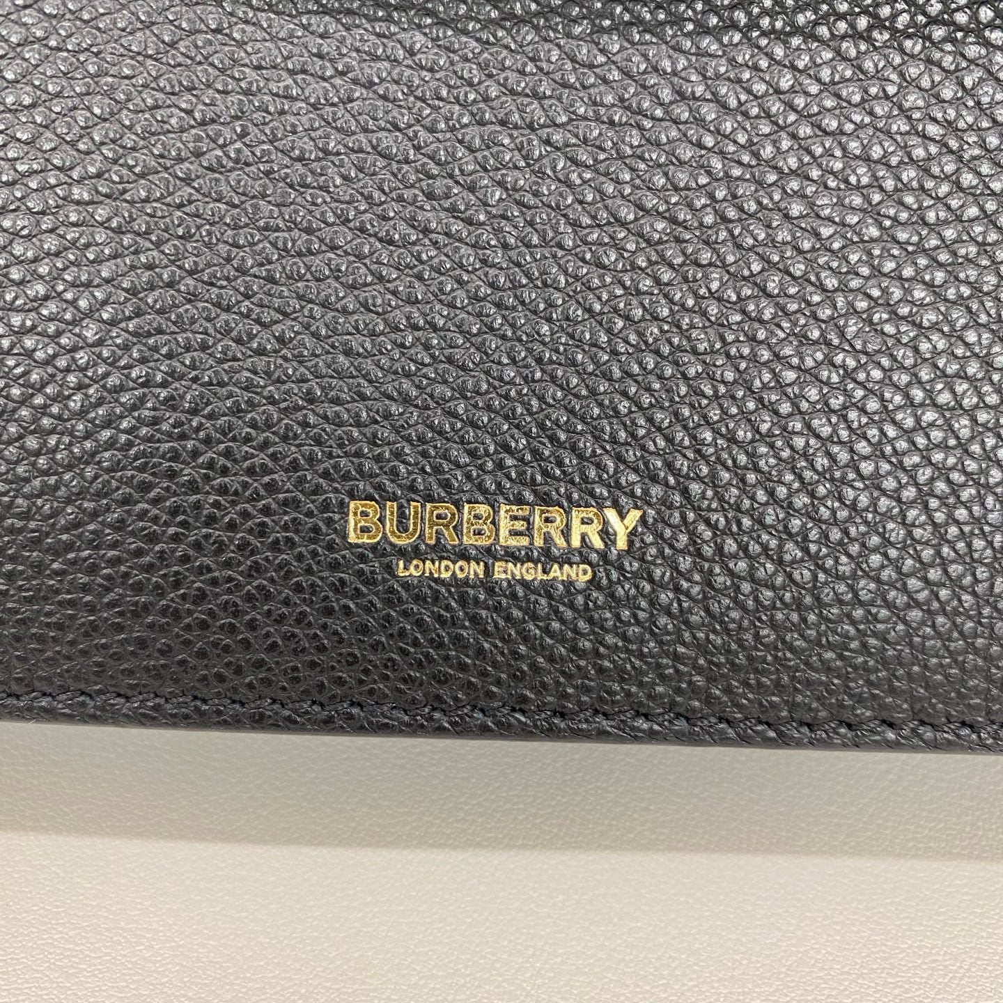 Burberry - Title - Grained leather - Black with Gold-Tone Hardware - (Small)