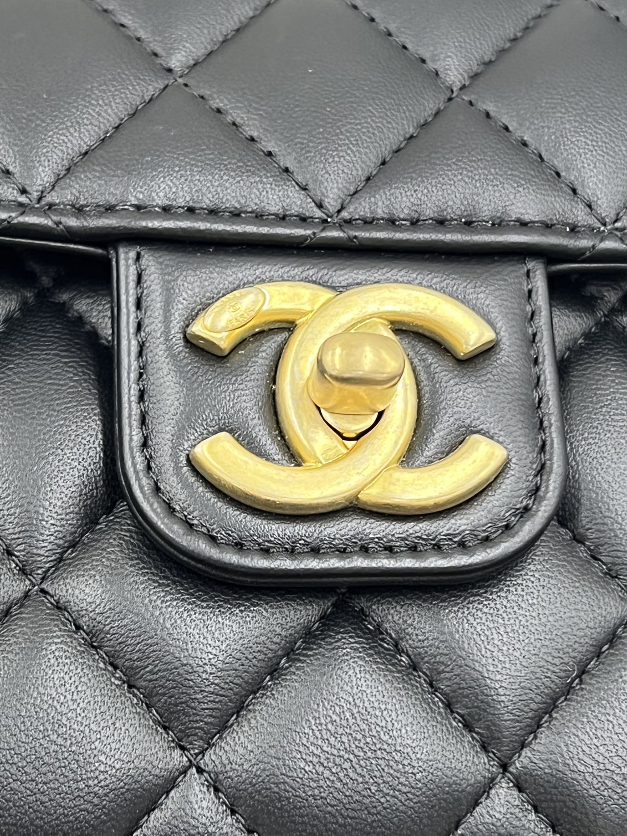 Chanel - Rectangular Mini Flap Bag with Coin Charm Chain - Lambskin leather - Black - (mini)