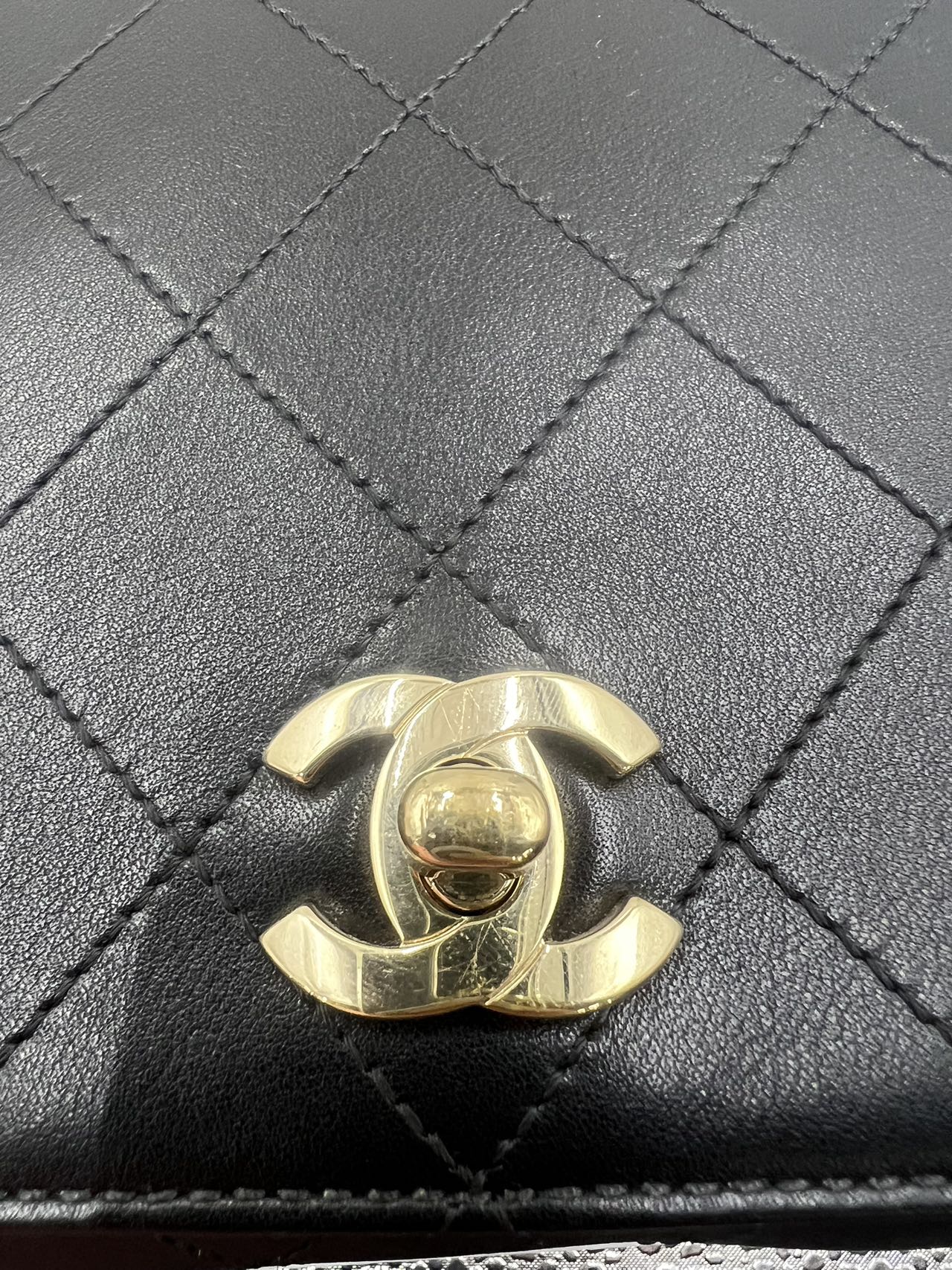 Chanel - Coco Handle Flap Bag - Lambskin leather - Black - (Medium)