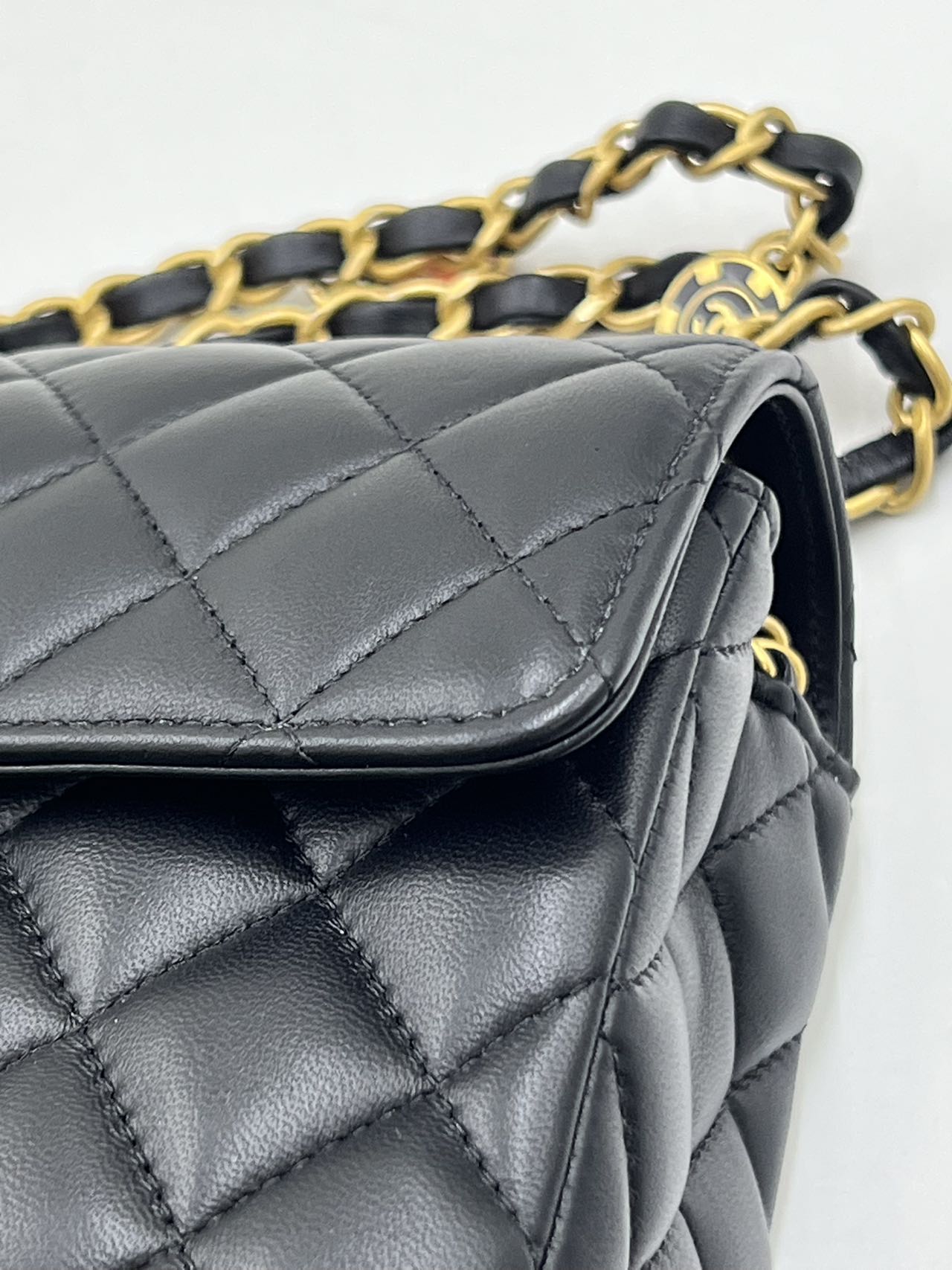 Chanel - Rectangular Mini Flap Bag with Coin Charm Chain - Lambskin leather - Black - (mini)