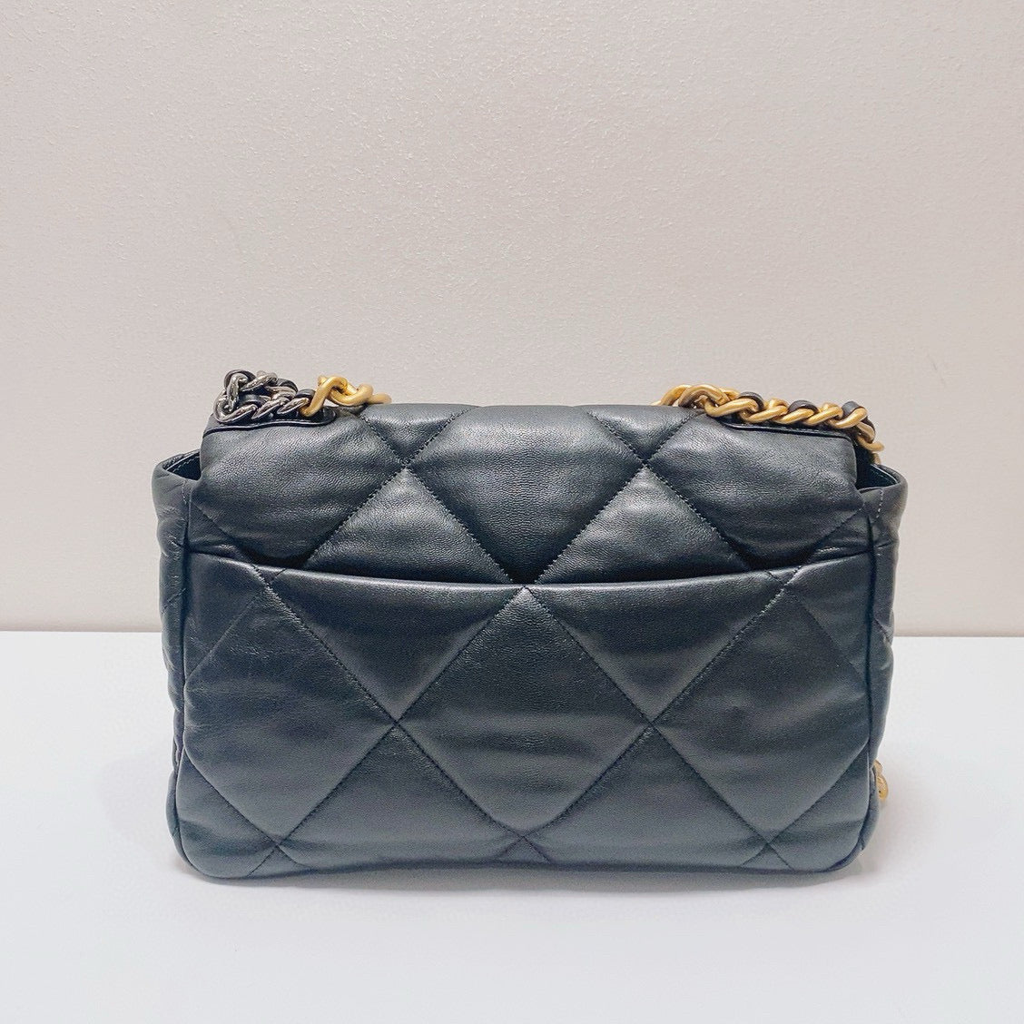 Chanel - 19 Bag - Lambskin leather - Black - (Medium)