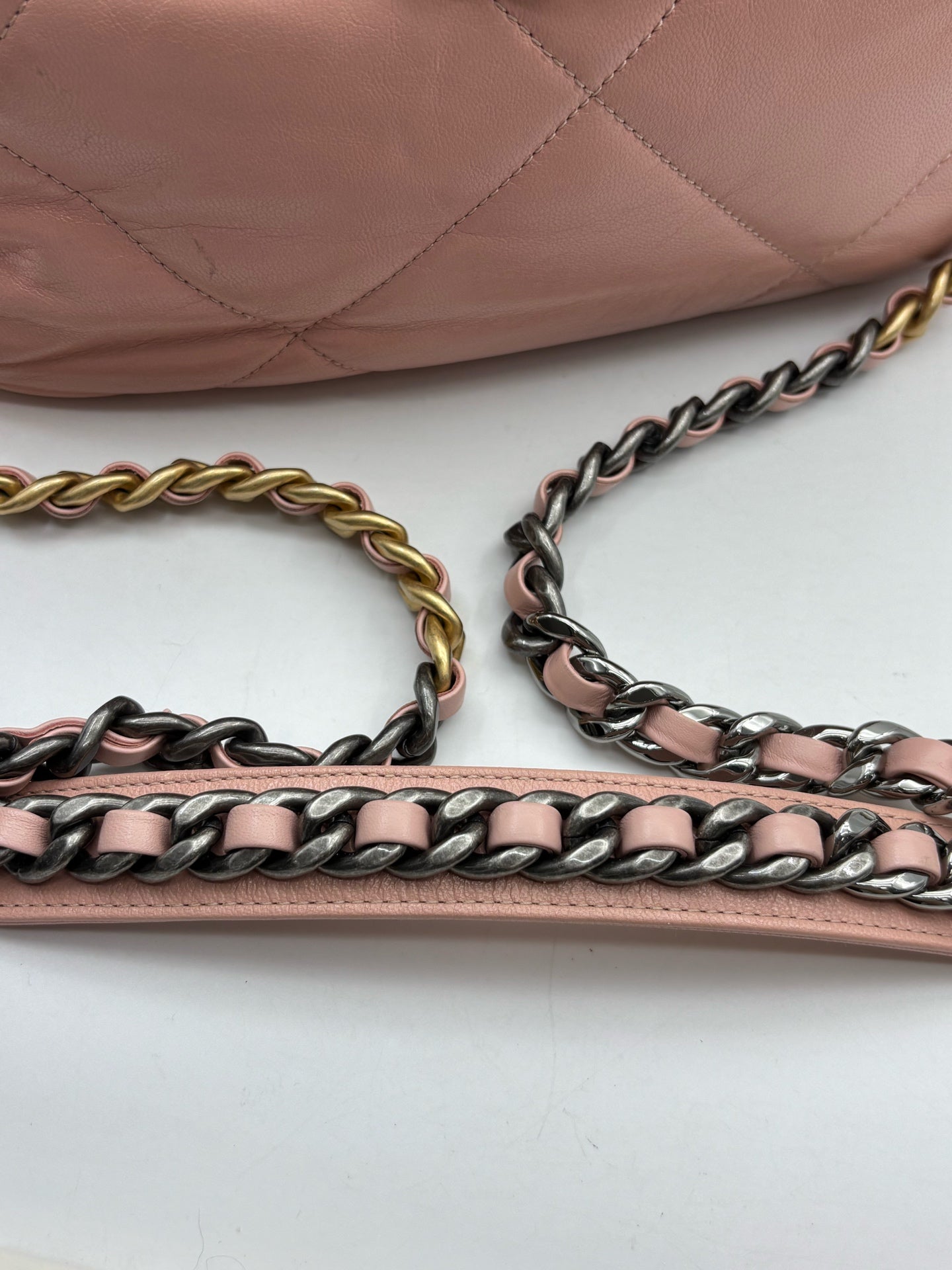 Chanel - 19 Bag - Leather - Pink - (small)