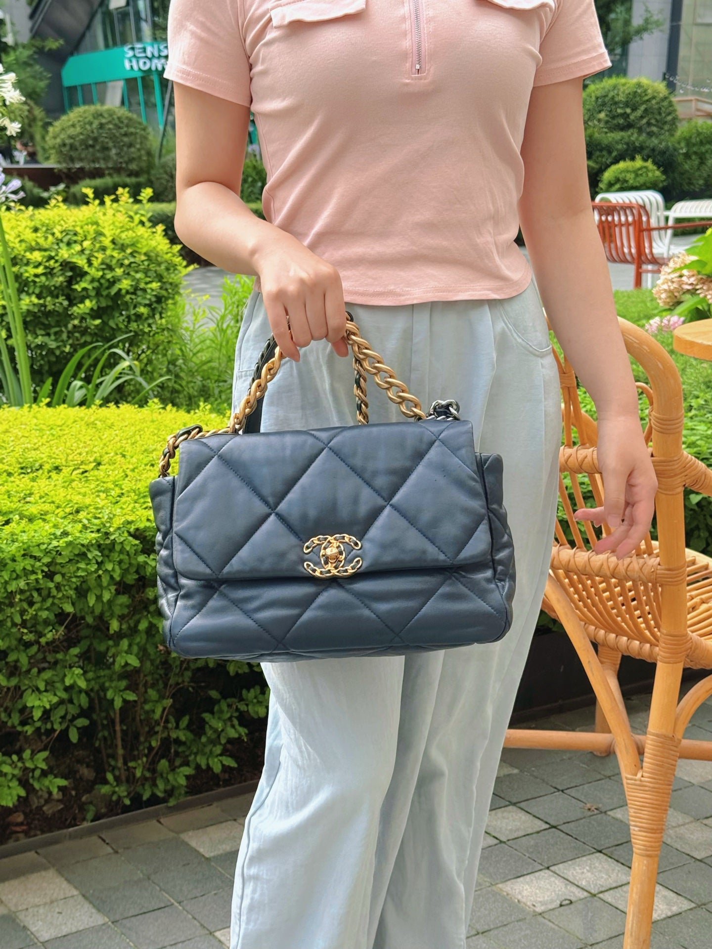 Chanel - 19 - Leather - Navy - (medium)