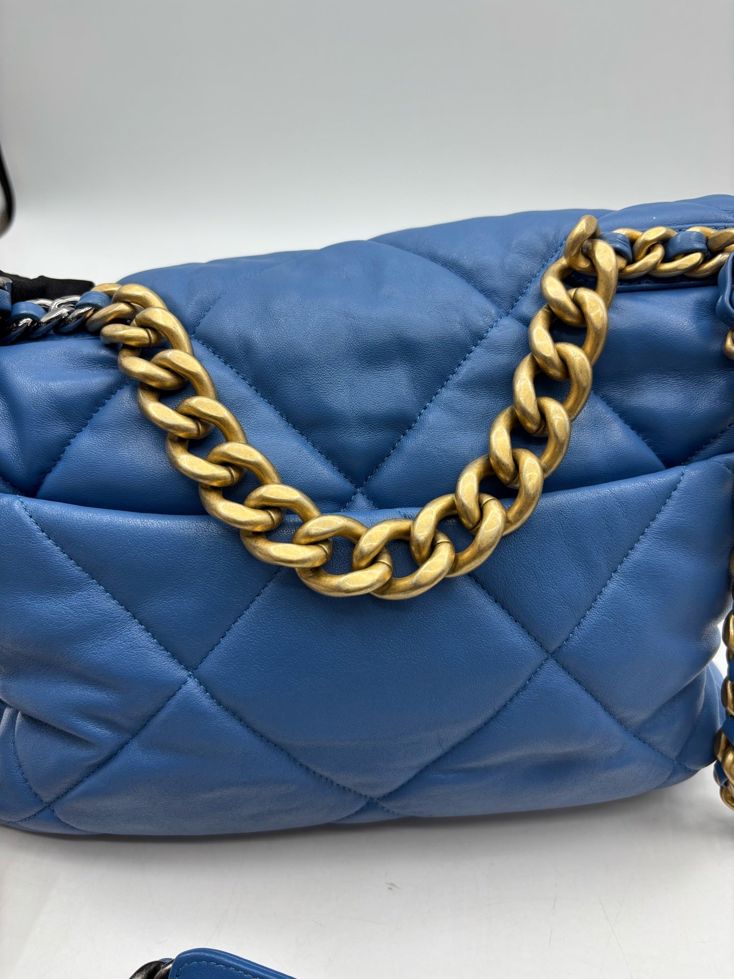 Chanel - 19Bag - Leather - Blue - (medium)