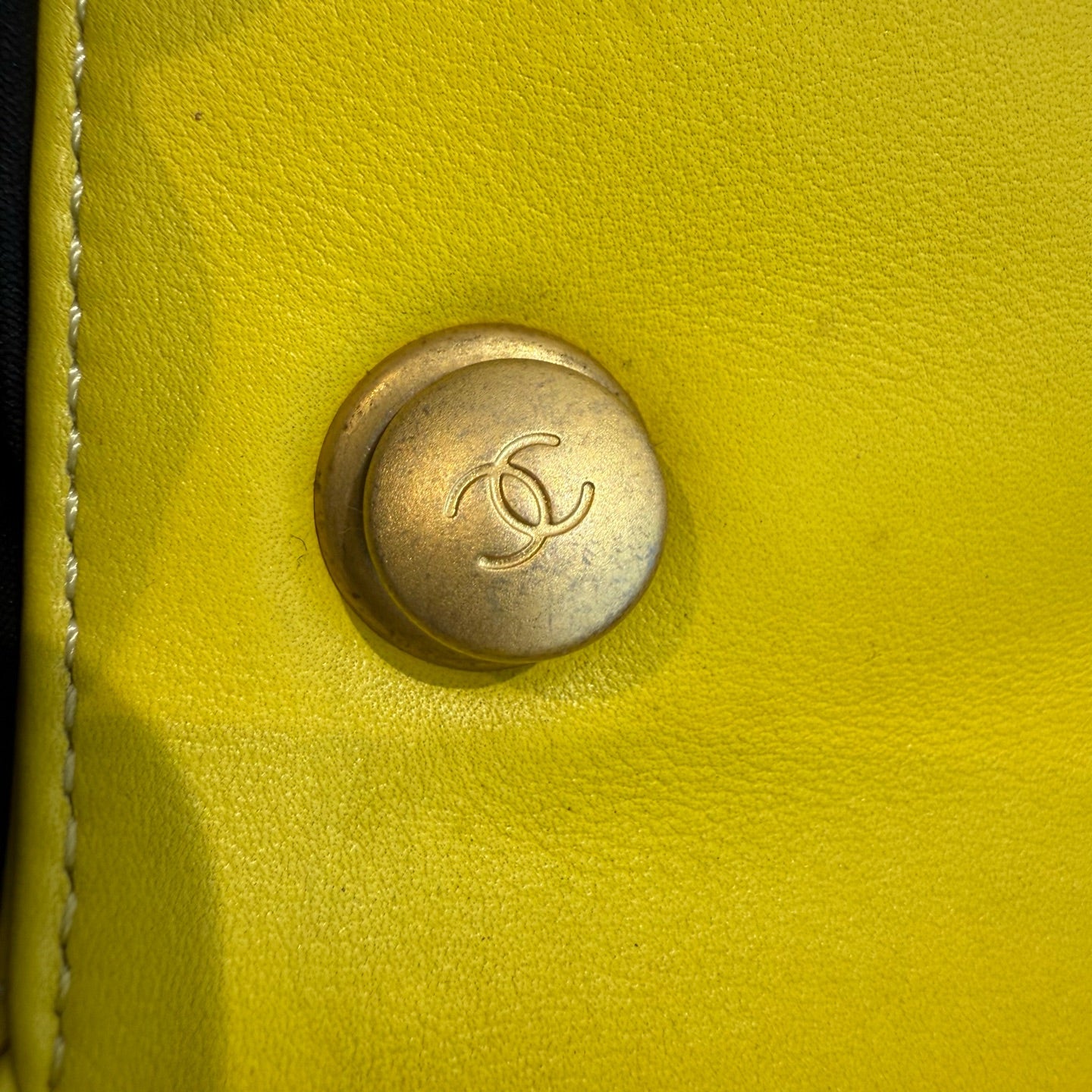 Chanel - 22S Gold Bead Chain Flap Bag - Calfskin leather - Yellow - (Mini)