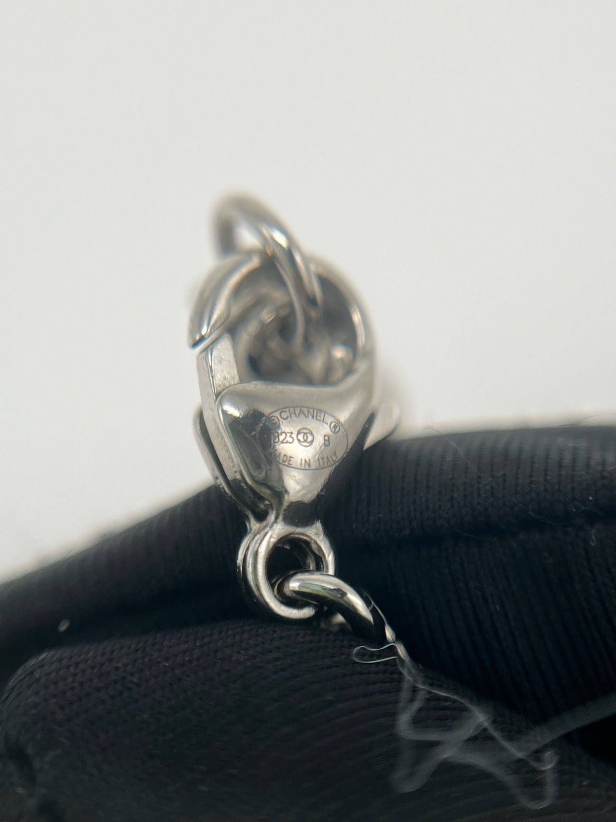 Chanel - 23B CC Heart Pearl Necklace - Silver-tone metal alloy with crystal rhinestones and an imitation pearl - Silver
