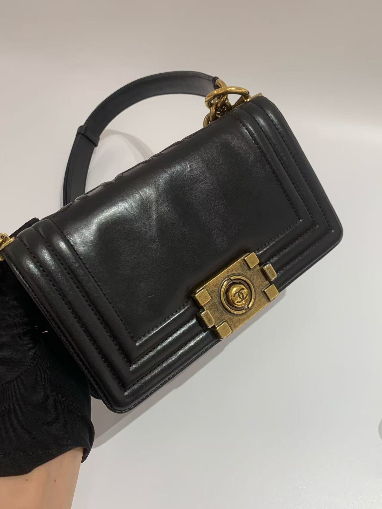 Chanel - Boy Bag - Cowhide leather - Black with Aged Gold-Tone Hardware - (small)
