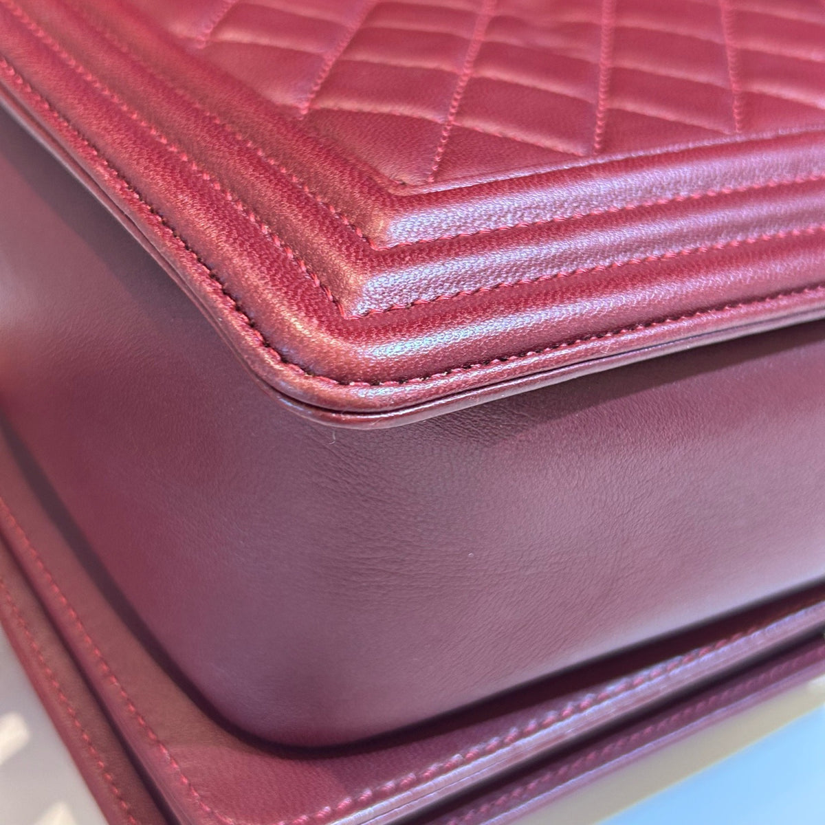 Chanel - Boy Chanel Medium - Leather - Burgundy - (medium)