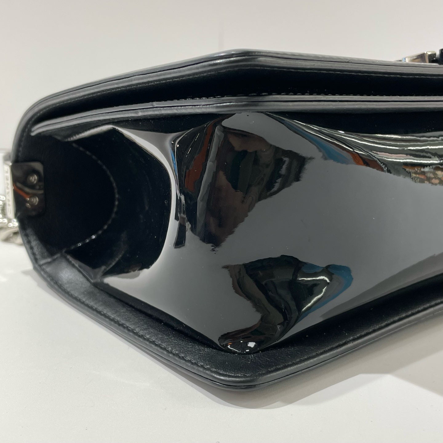 Chanel - Boy - Patent leather - Black - (Medium)
