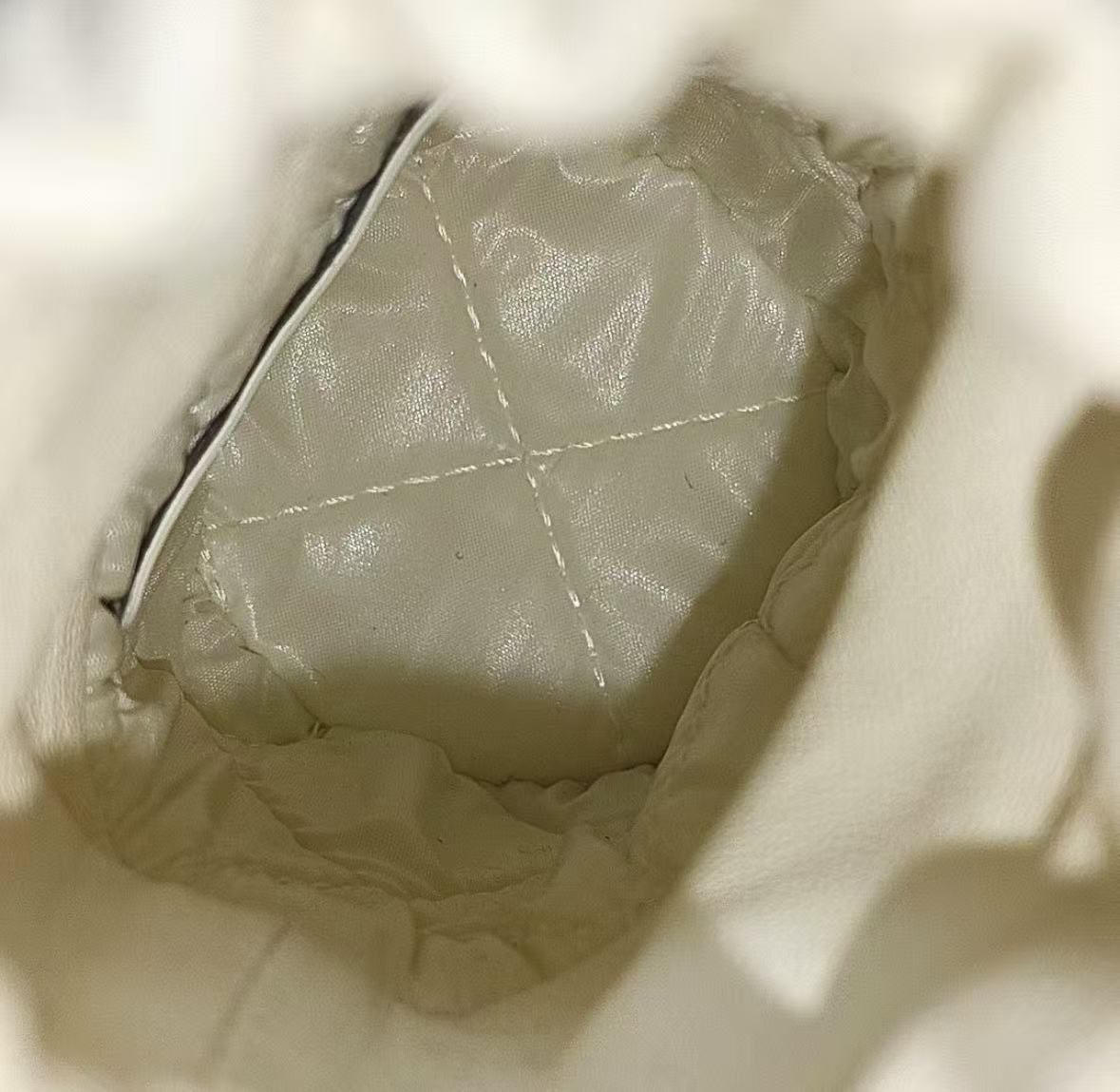 Chanel - Bucket Bag - Lambskin leather - White with Gold-Tone Hardware - (micro)