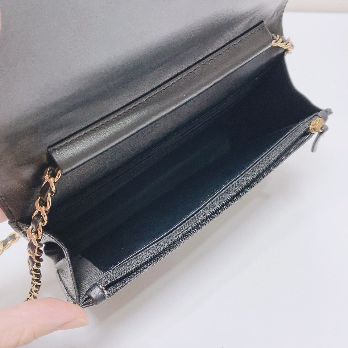 Chanel - Camellia Embossed WOC (Wallet on Chain) - Grained calfskin leather - Black - (mini)