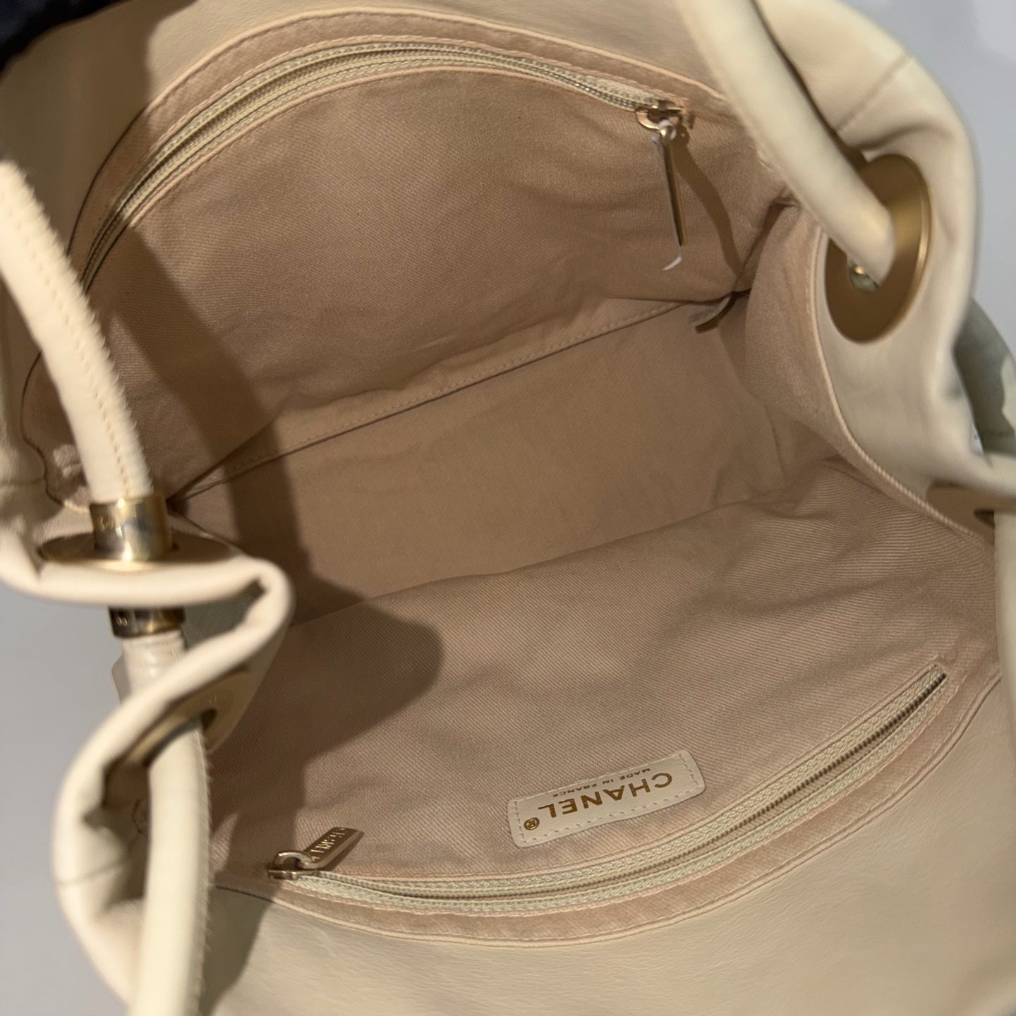 Chanel - Camellia Tote Bag - Lambskin leather - Beige with White accents