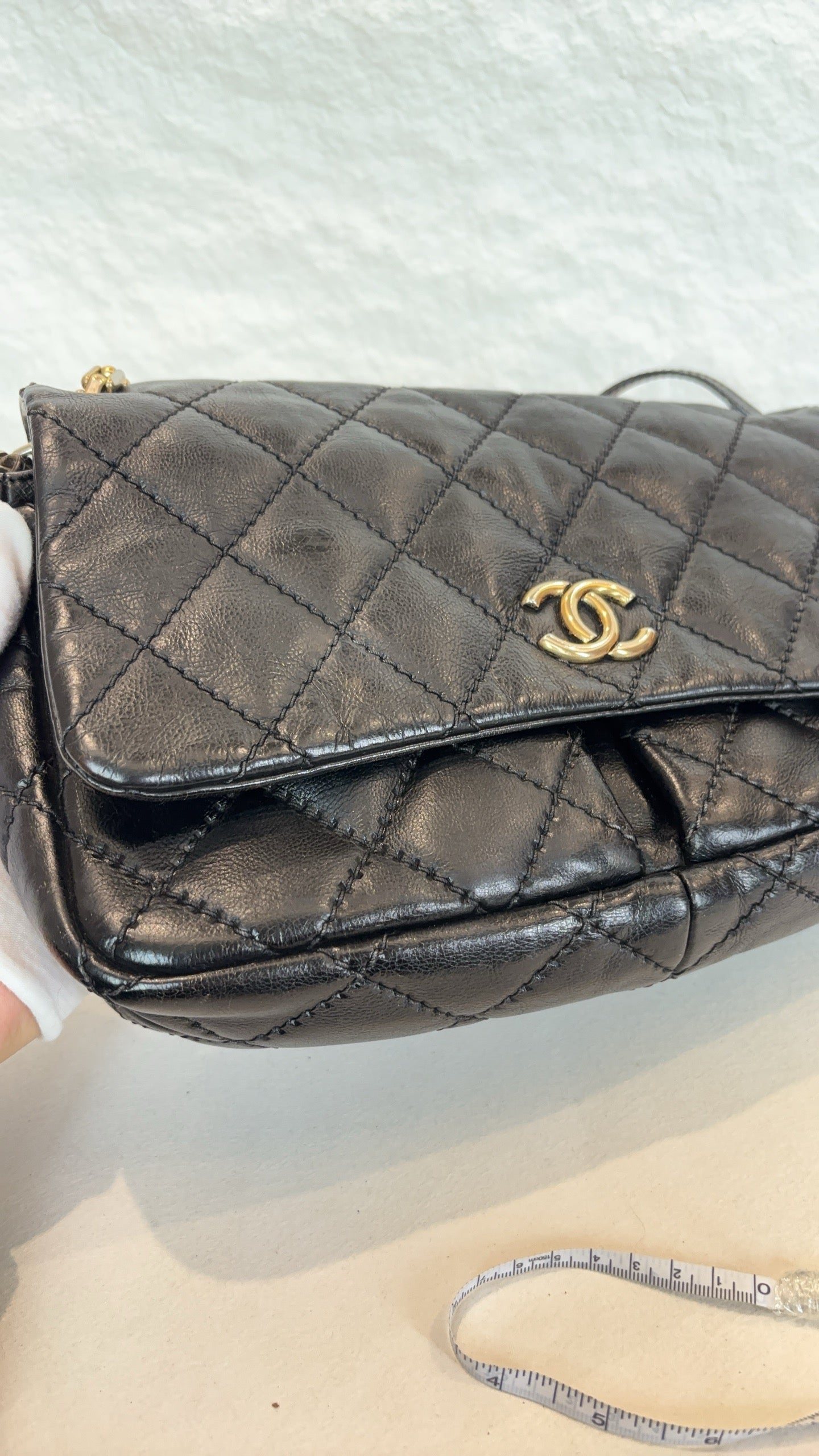 Chanel - CF Flap Bag - Leather - Black - (medium)