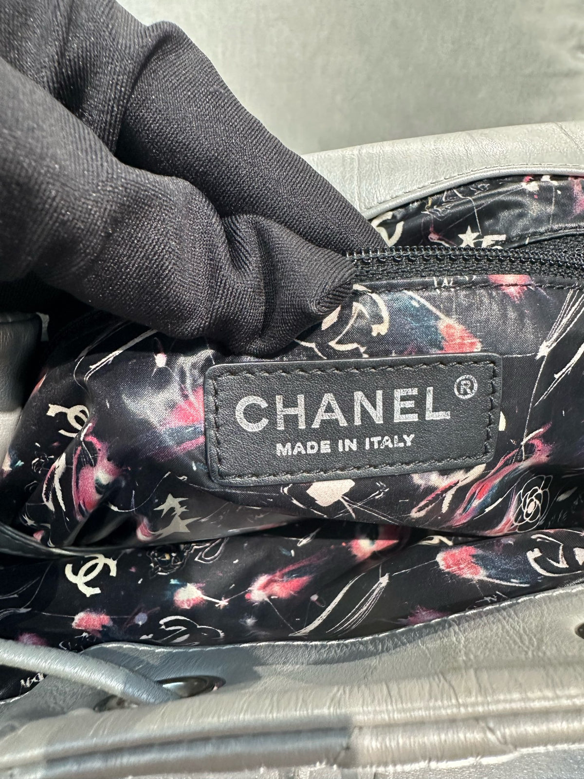 Chanel - Chanel 19 - Leather - Silver - (medium)