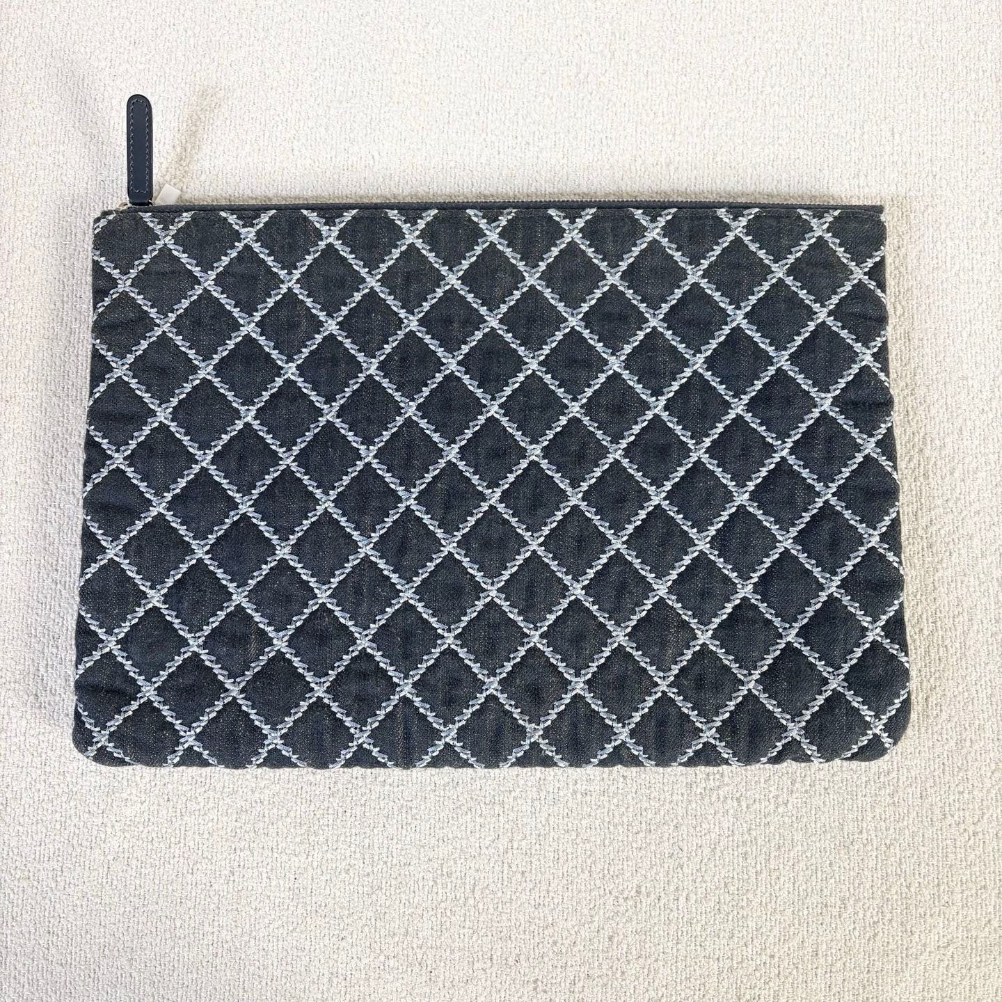 Chanel - Chanel Quilted Canvas Outerstitch Frayed CC Clutch Bag - Canvas - Black - (Medium)