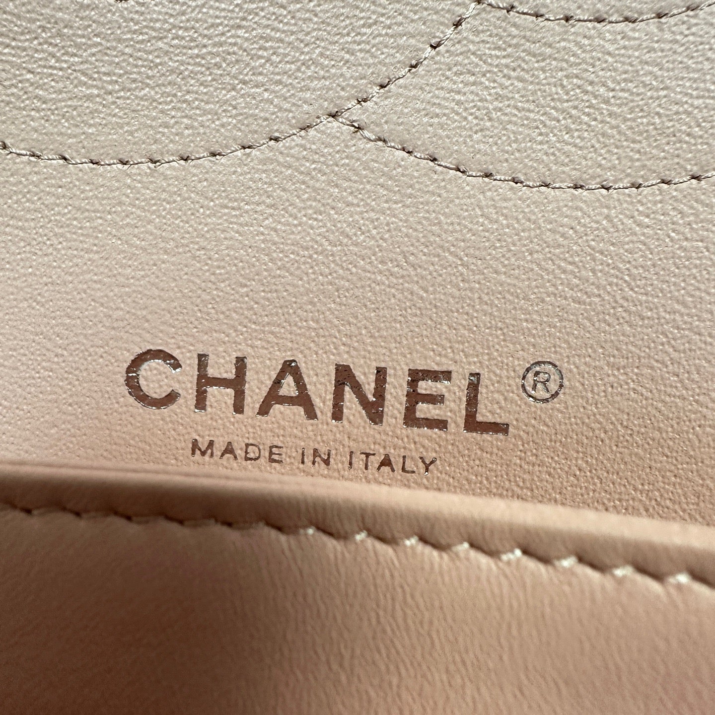 Chanel - Classic Flap Jumbo - Patent leather - Peach with Silver-Tone Hardware - (large)