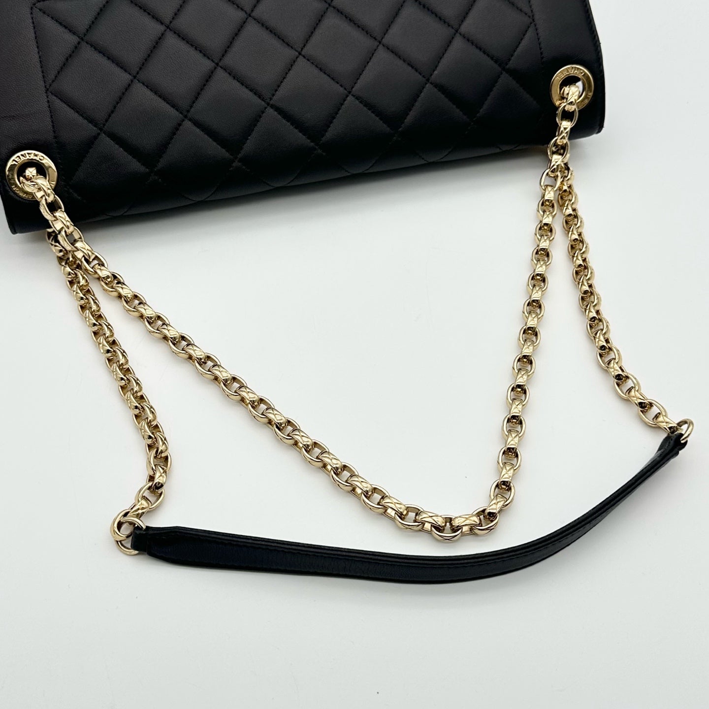 Chanel - Classic Flap - Leather - Black - (medium)