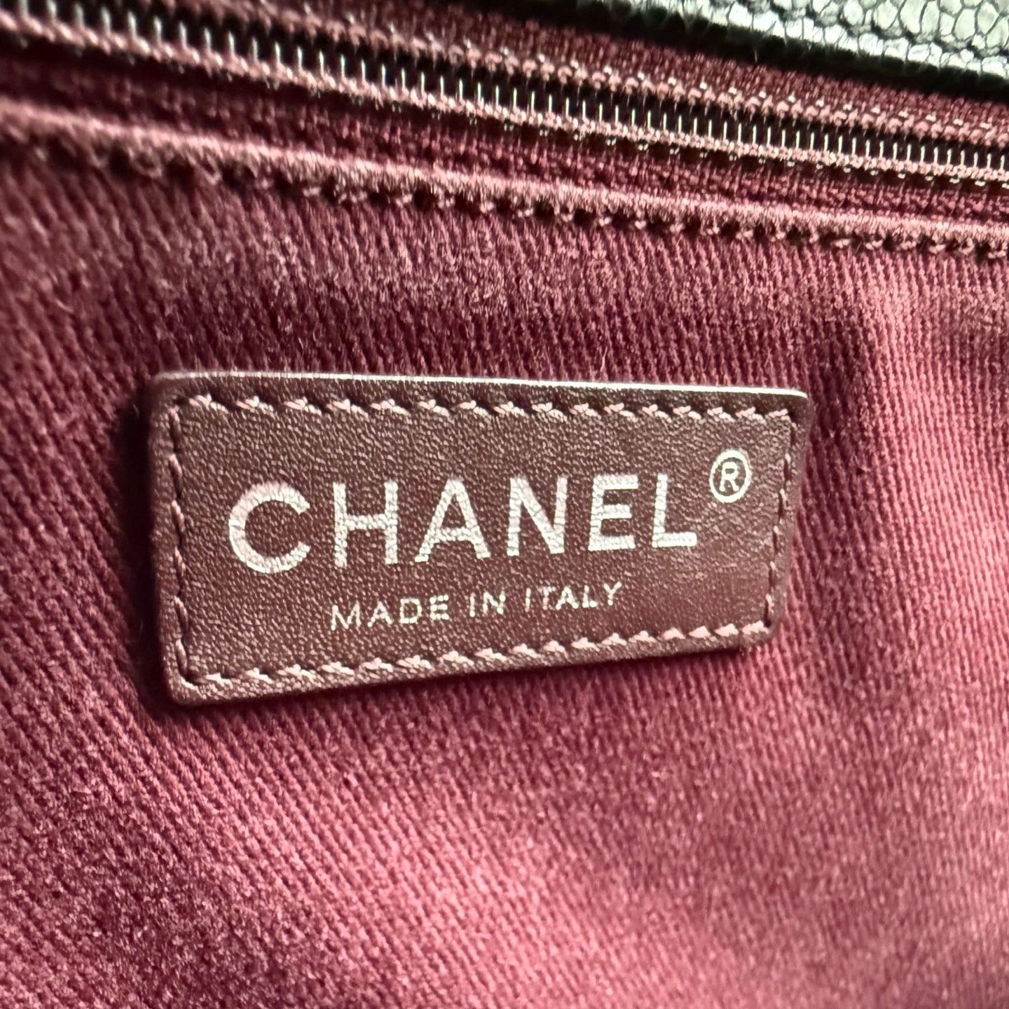 Chanel - Classic Flap - Leather - Black - (medium)