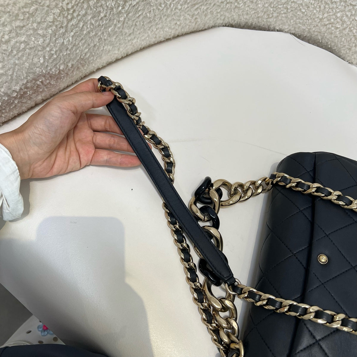 Chanel - Classic Flap - Leather - Black - (medium)