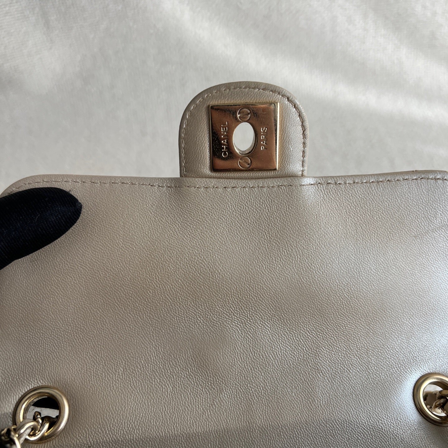 Chanel - Classic Flap - Leather - Gold - (mini)