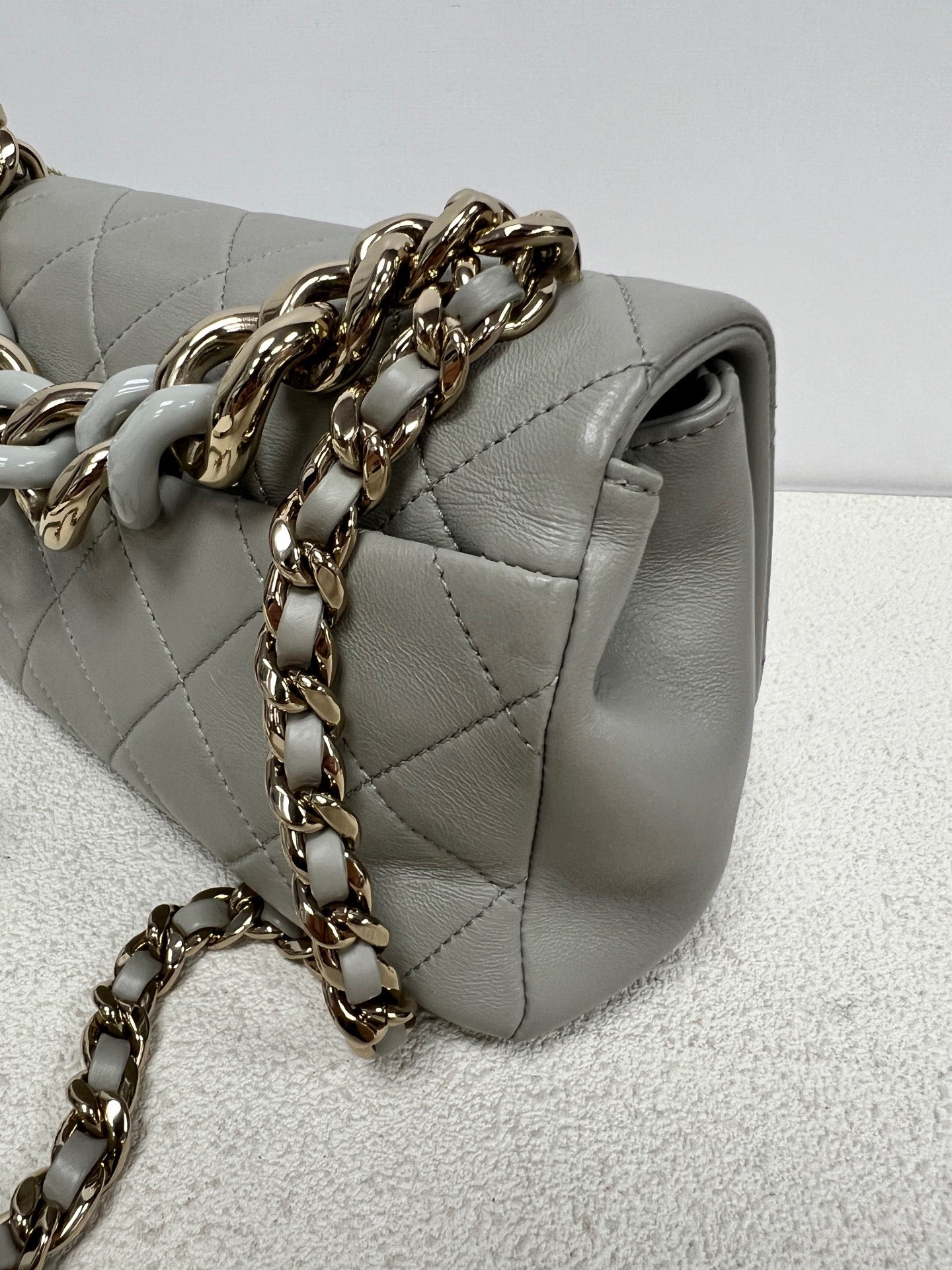 Chanel - Classic Flap - Leather - Grey - (medium)