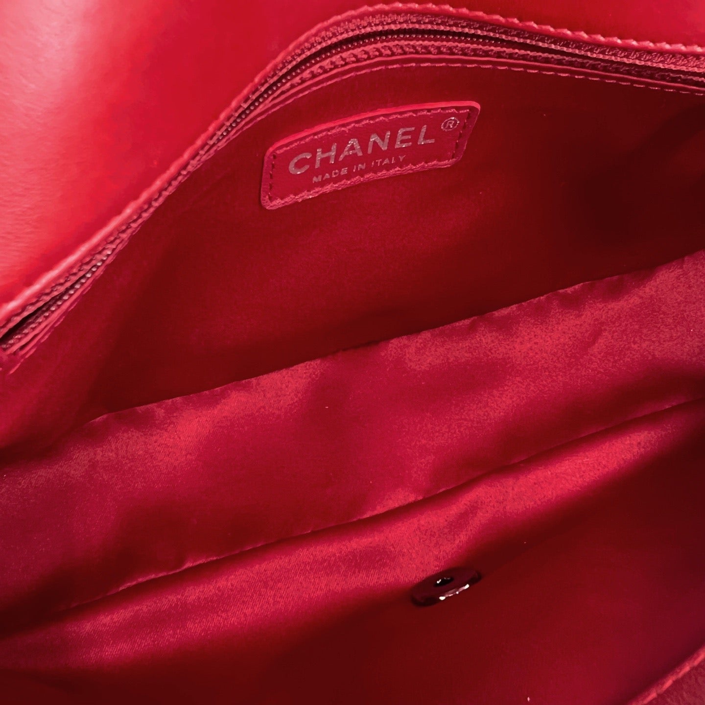 Chanel - Classic Flap - Leather - Red - (medium)