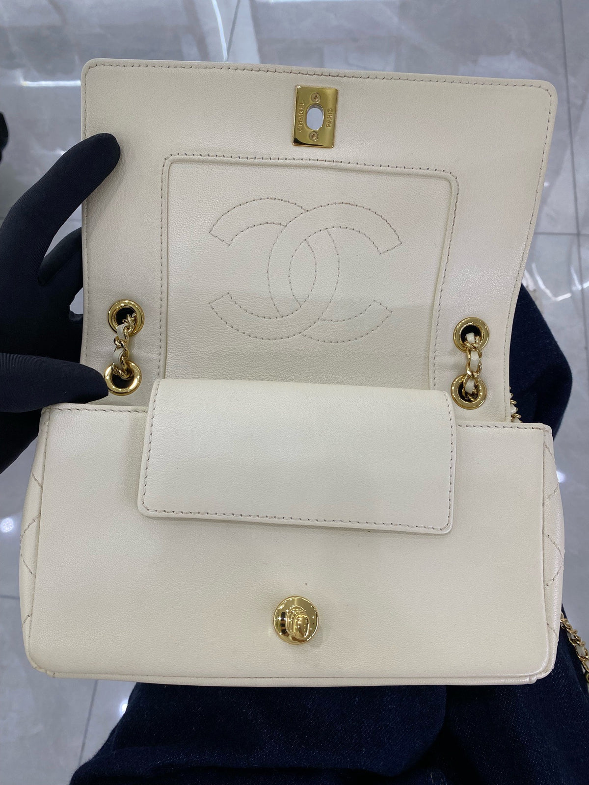 Chanel - Classic Flap - Leather - White